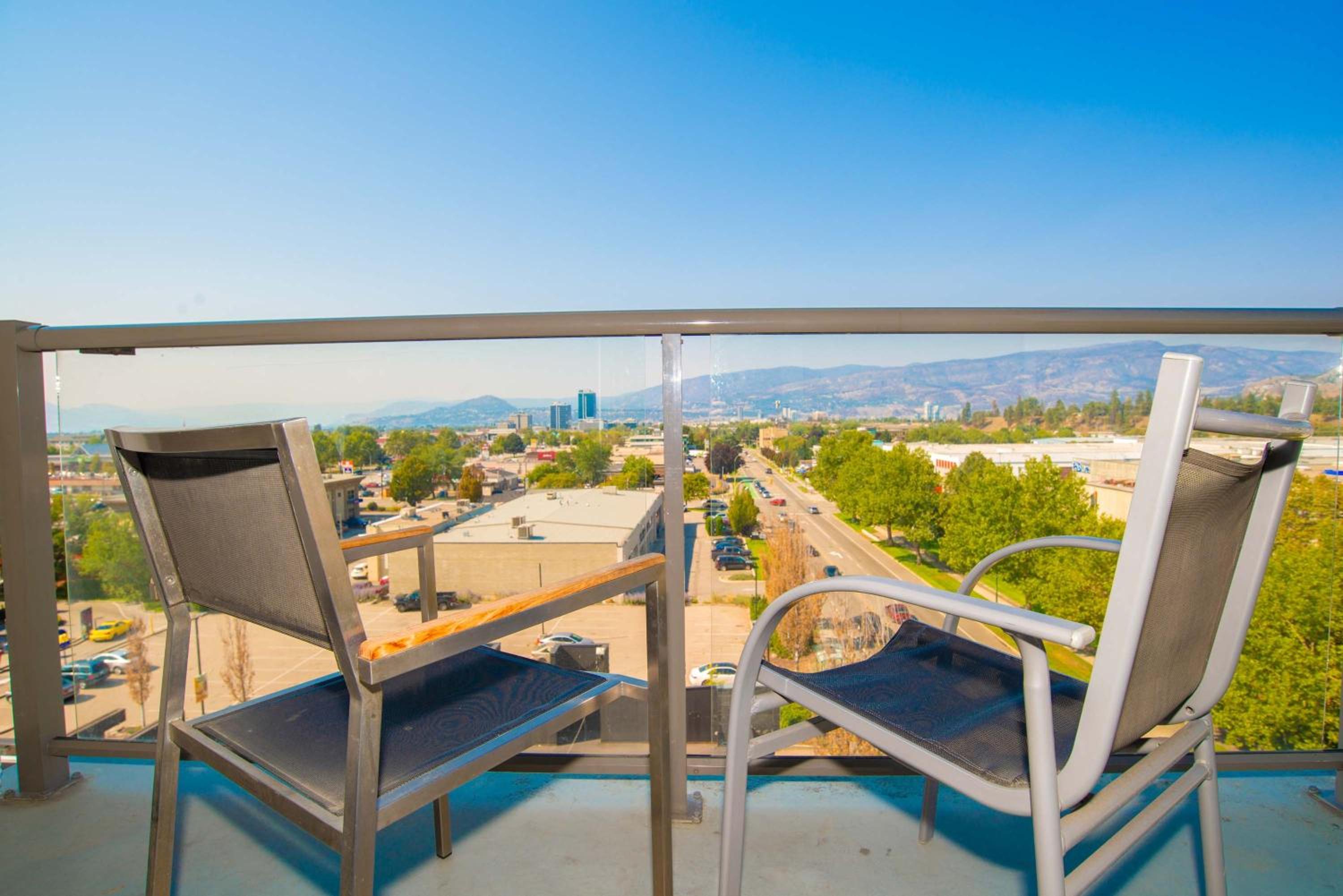 Tower Suite, 1 King Bed, Kitchenette, Balcony, View - Photo 6