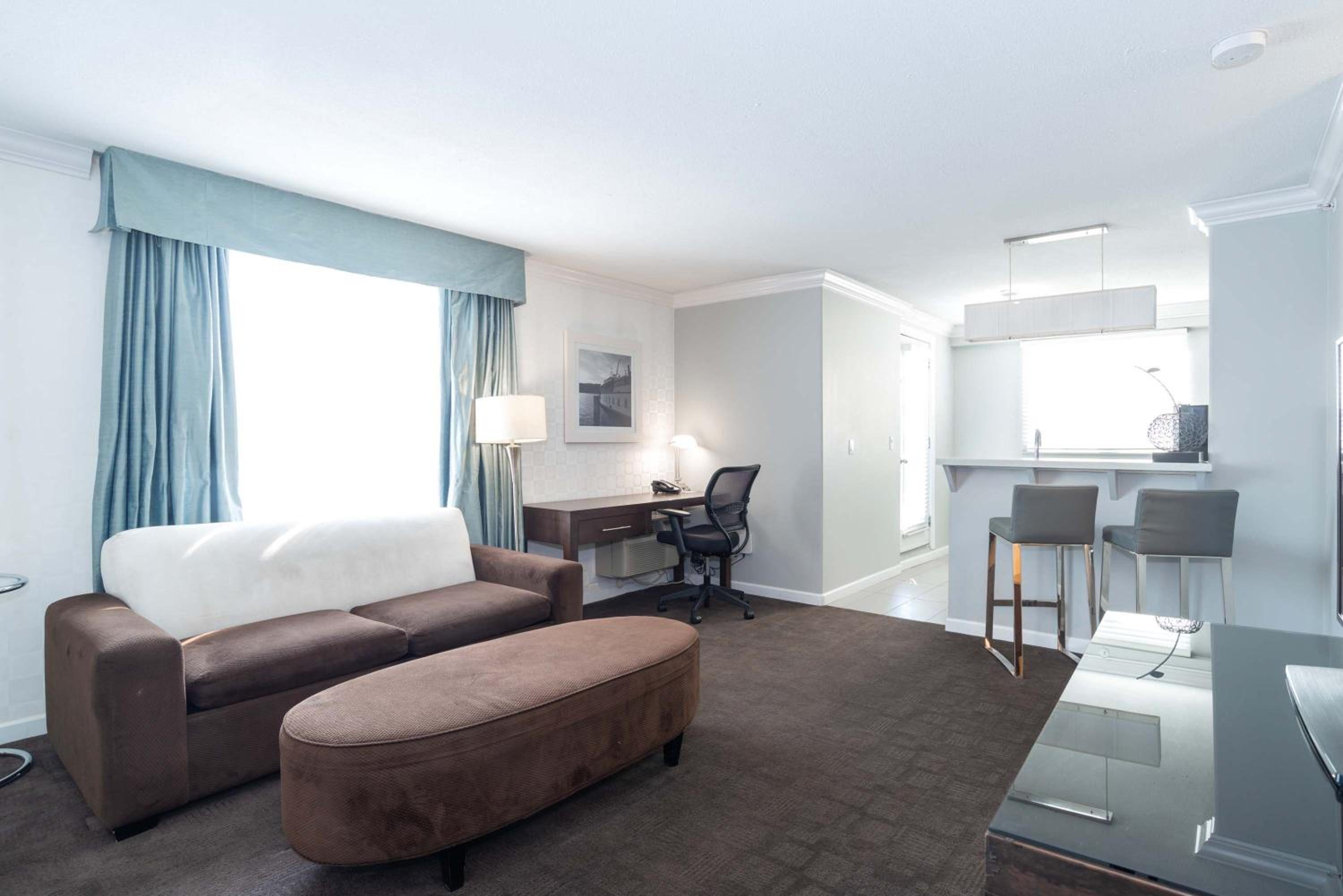 Tower Suite, 1 King Bed, Sofa Bed, Kitchenette, Balcony - Photo 5