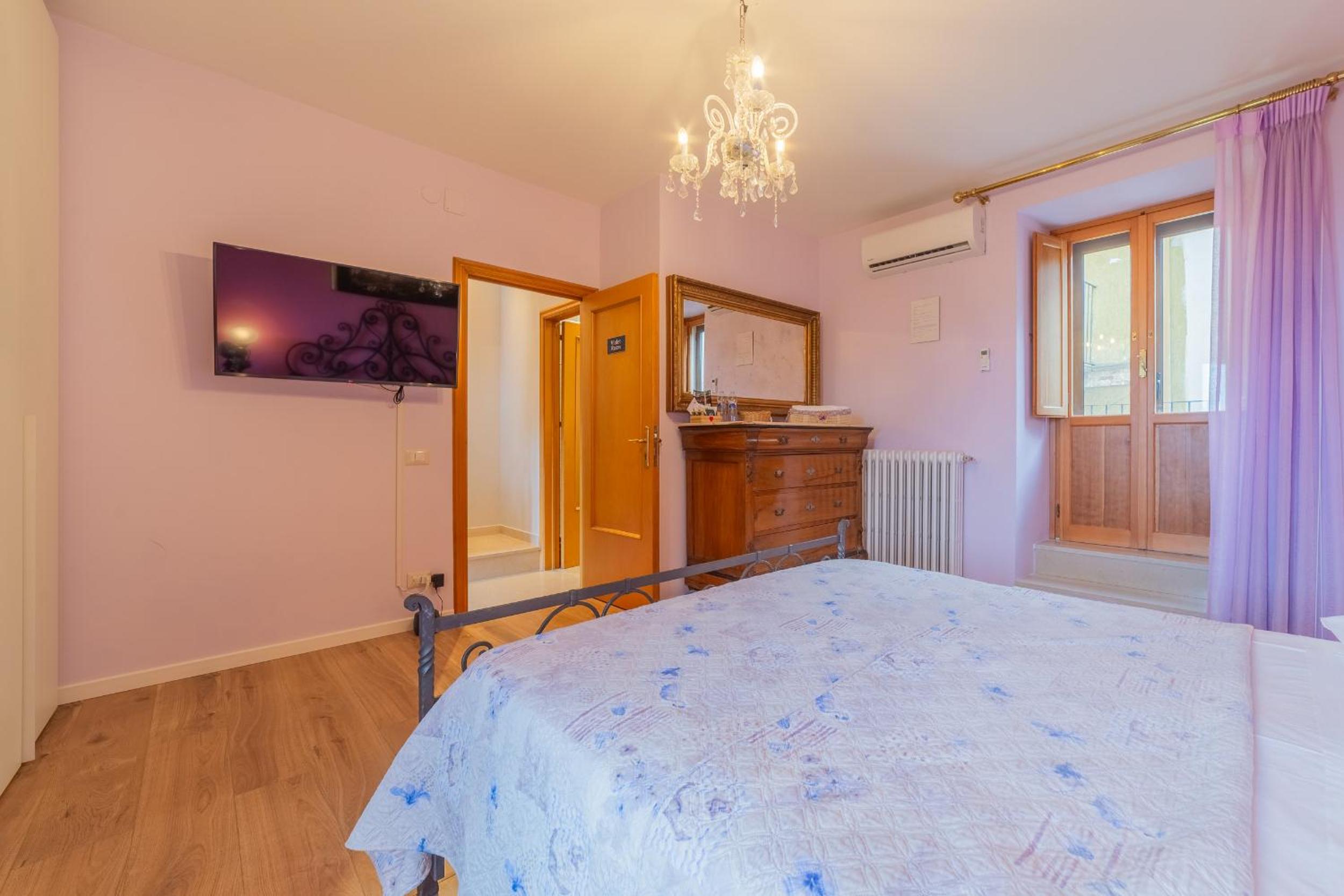 Double Room with Private Bathroom - Photo 4