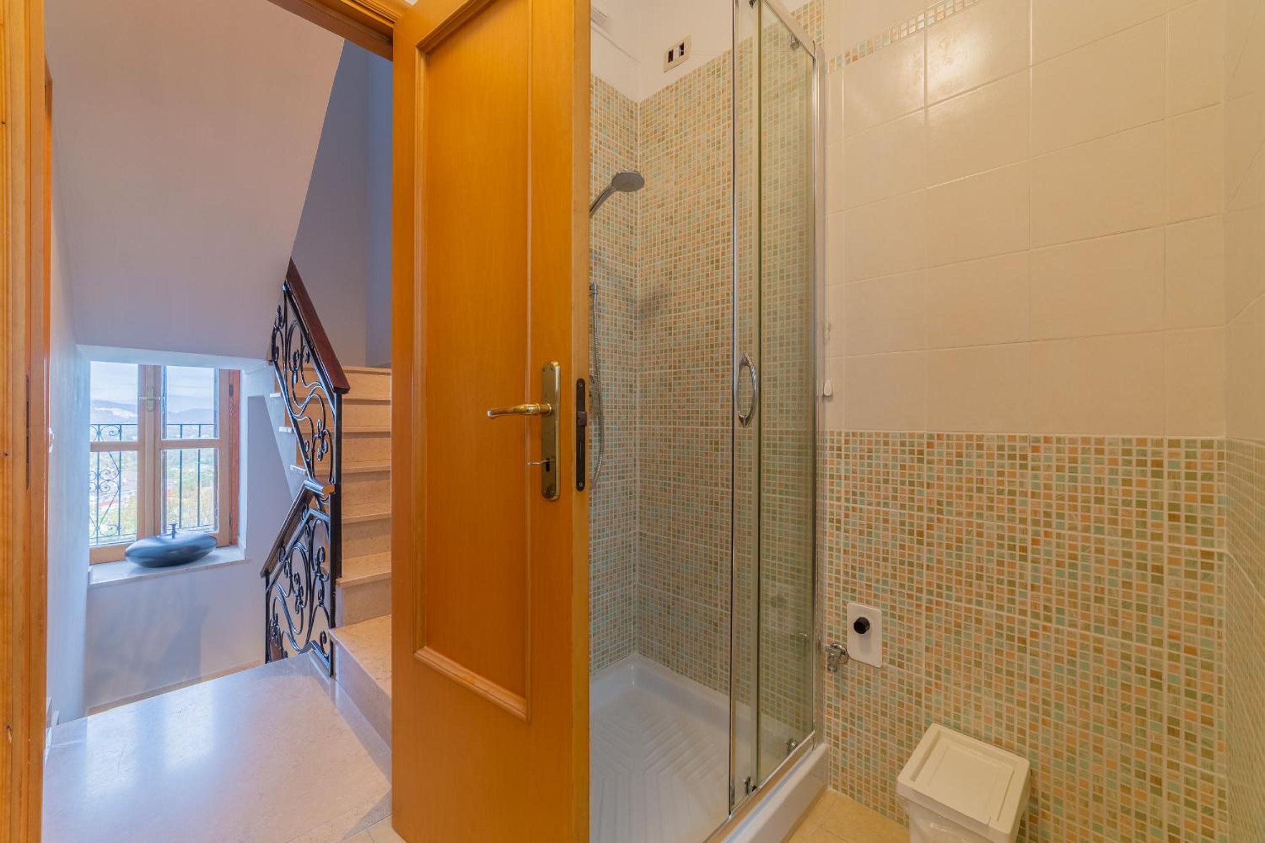 Double Room with Private Bathroom - Photo 6