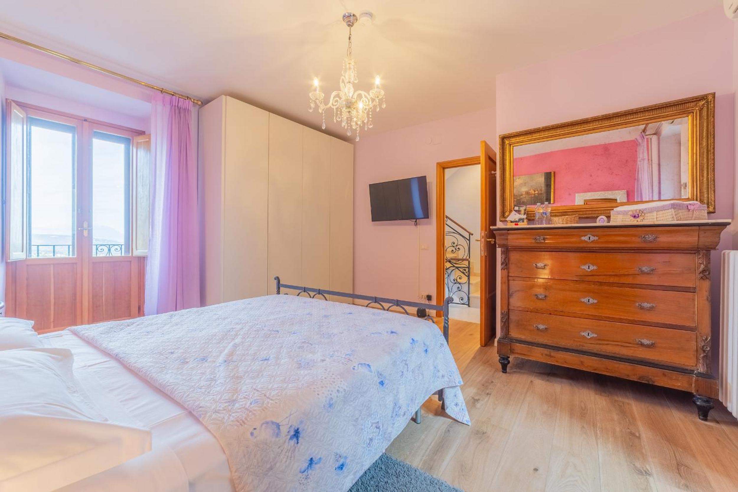 Double Room with Private Bathroom - Photo 9