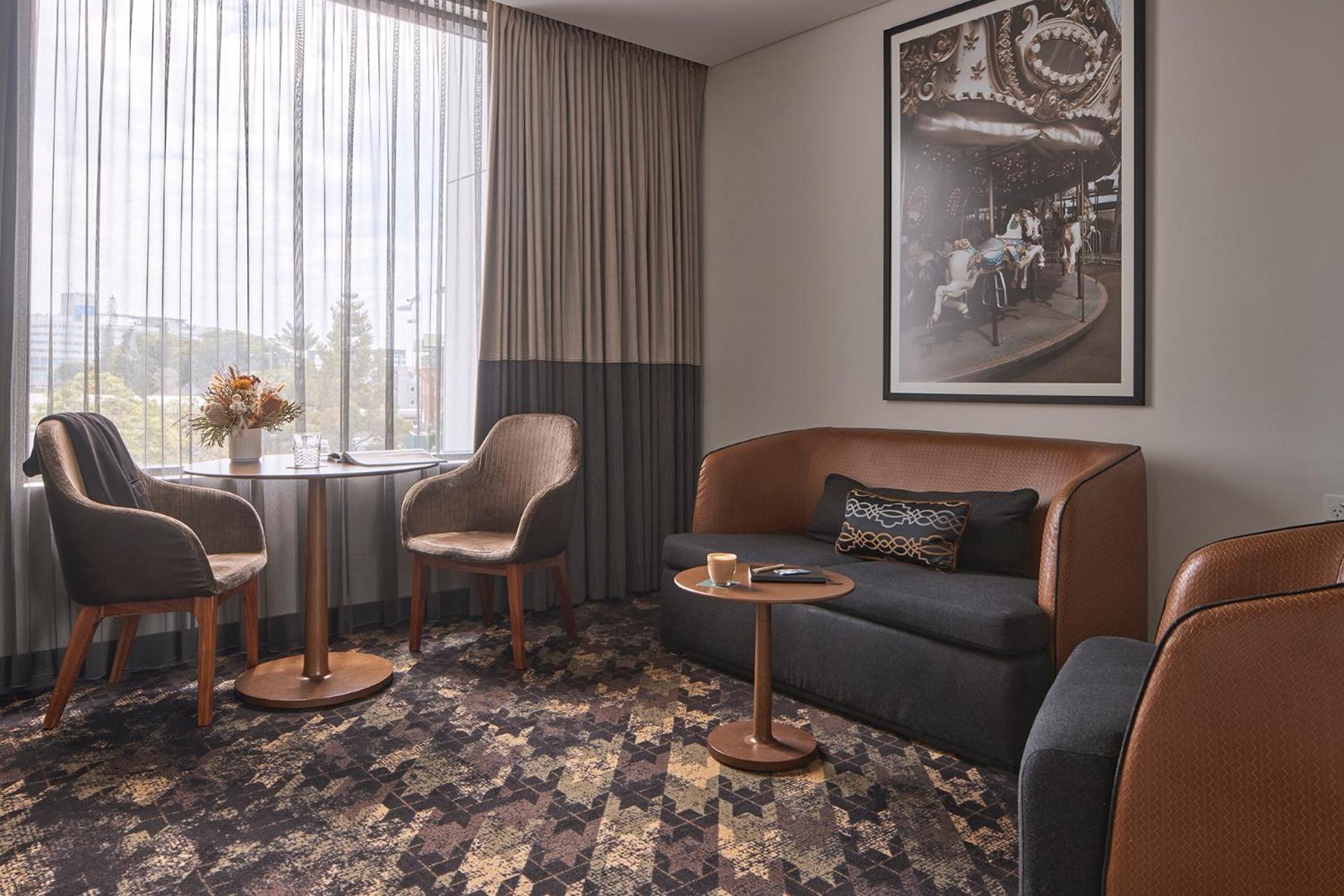 Executive King Suite thumbnail 5