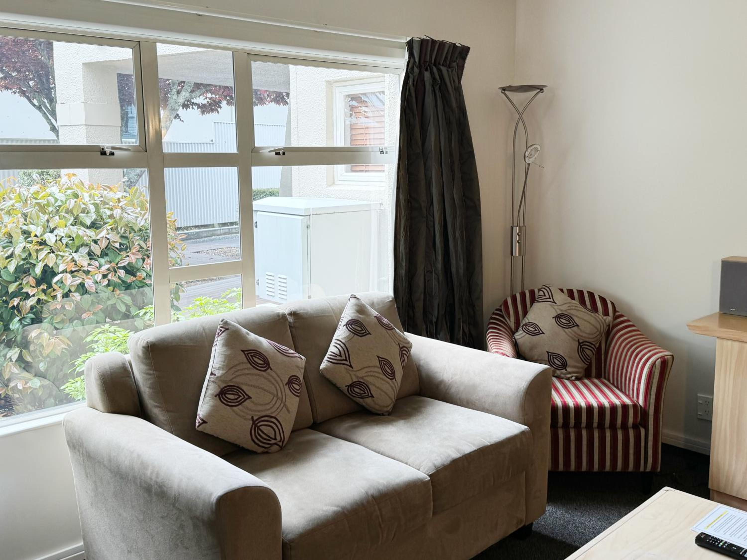 Large One-Bedroom Suite - Photo 5