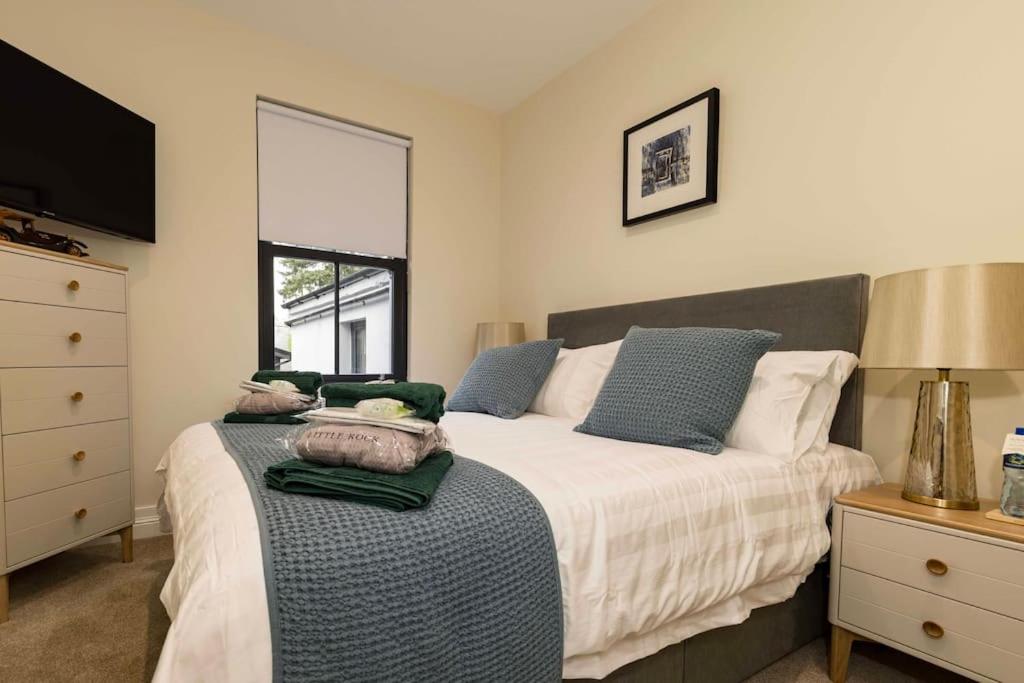 Three-Bedroom House photo 2