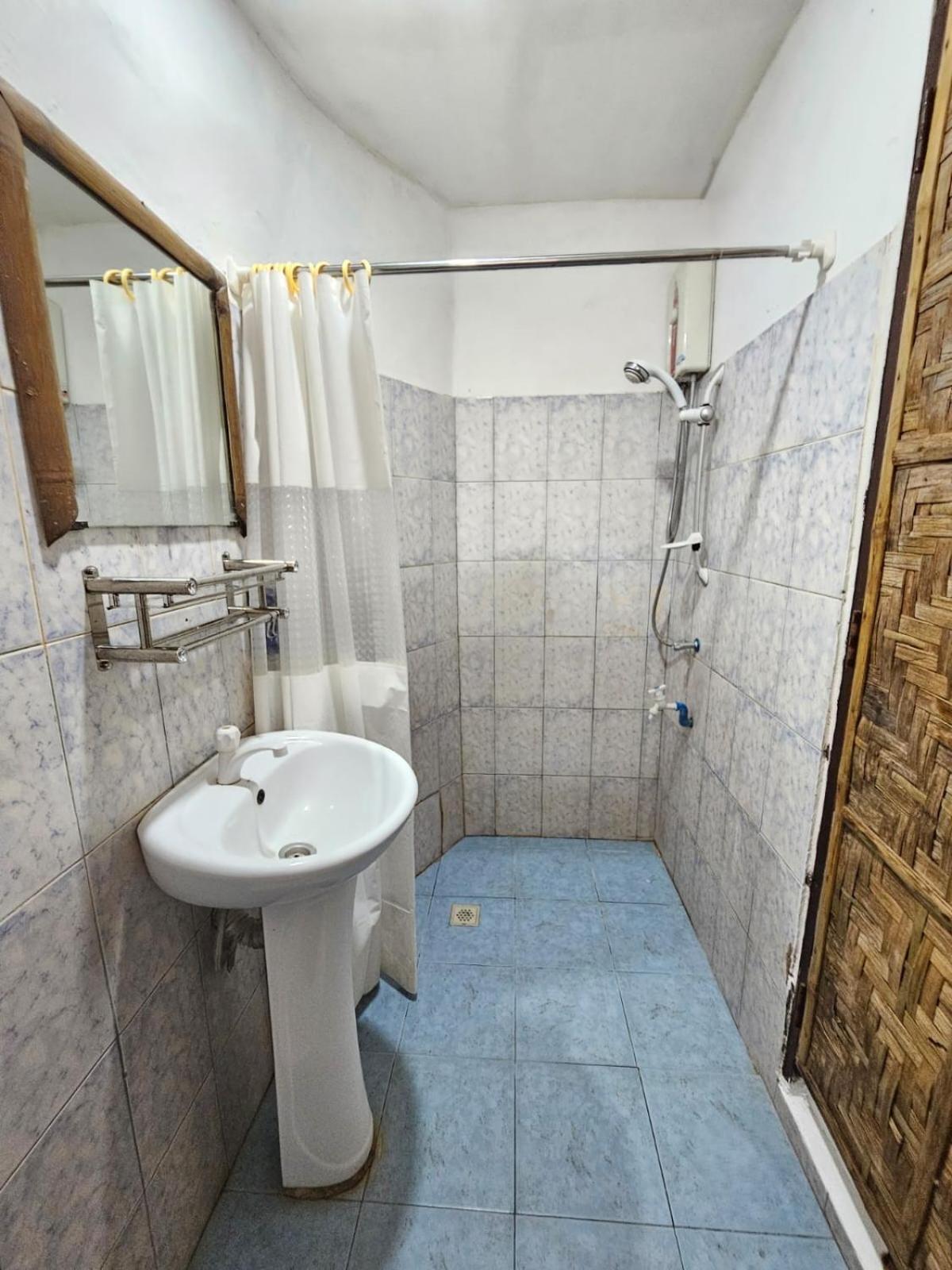Double Room with Private Bathroom - Photo 3