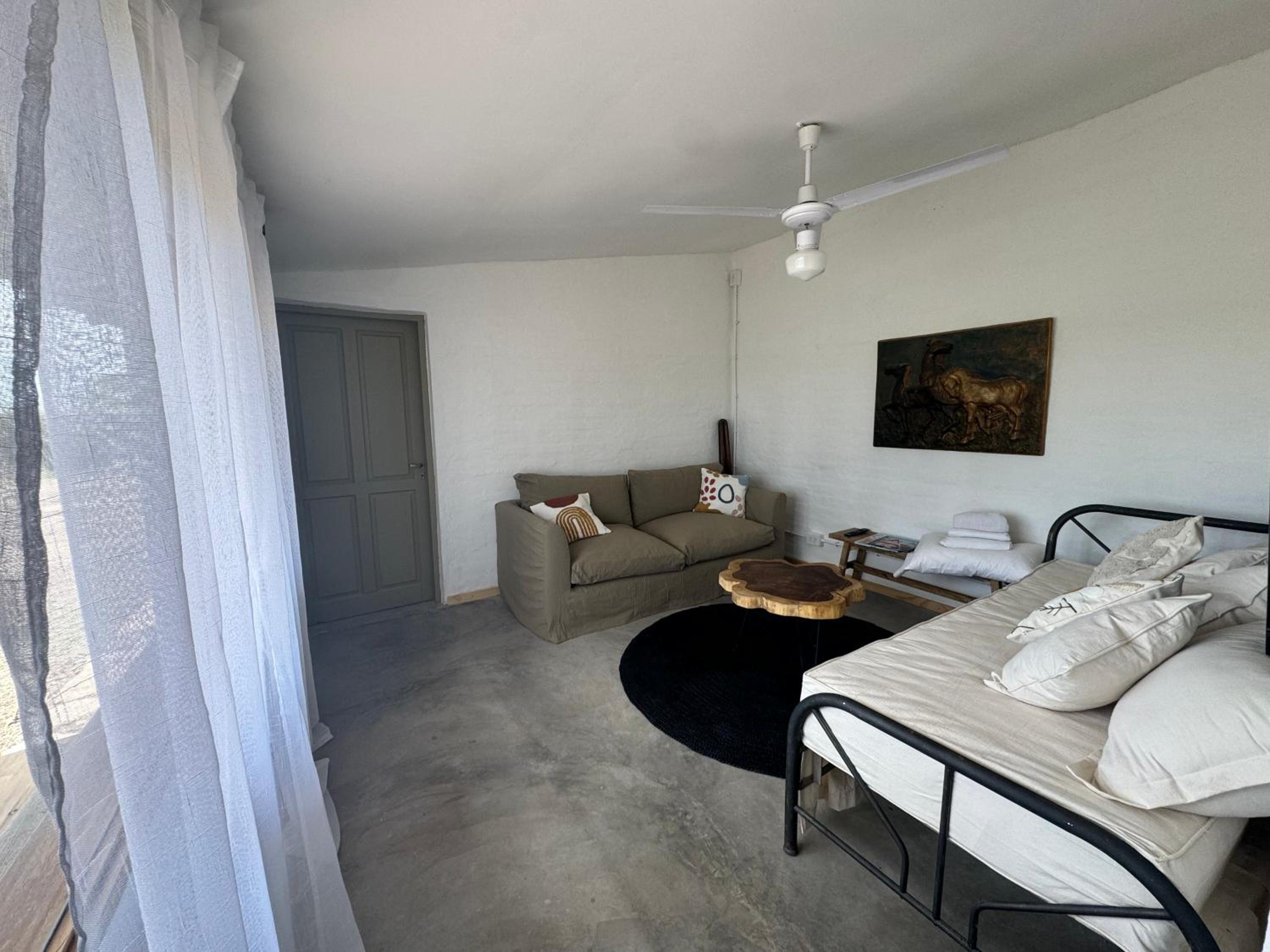 One-Bedroom House photo 3