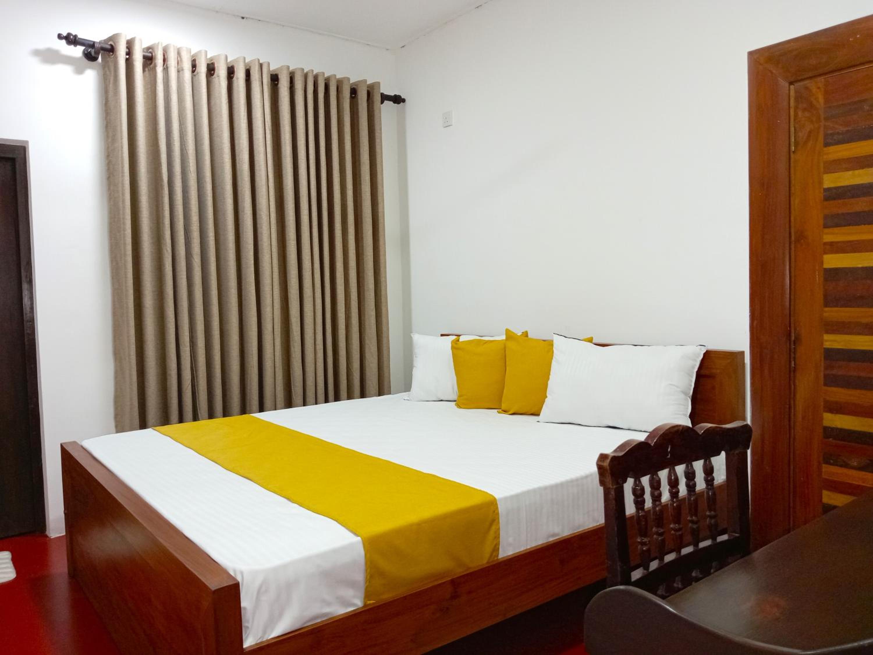 Budget Double Room photo 2