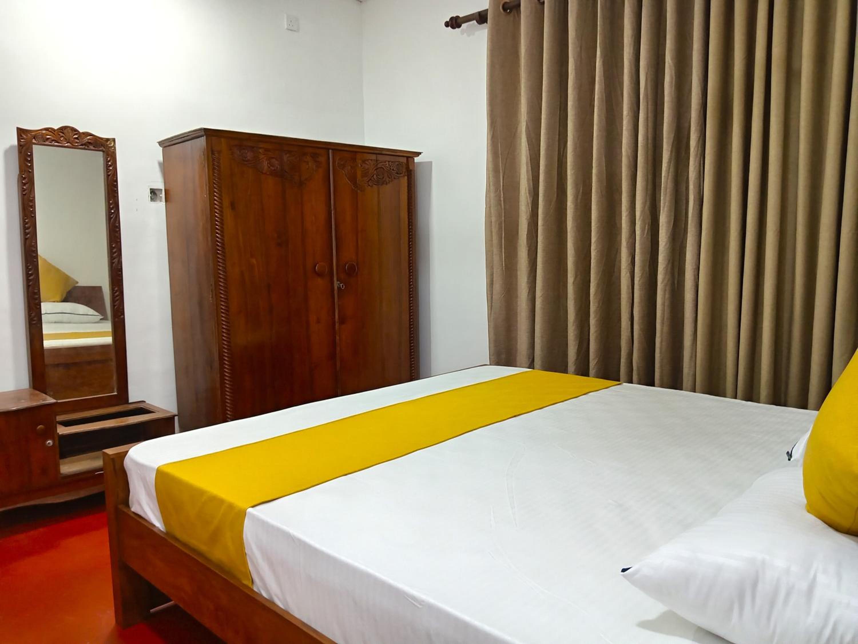 Deluxe Double Room with Bath photo 3