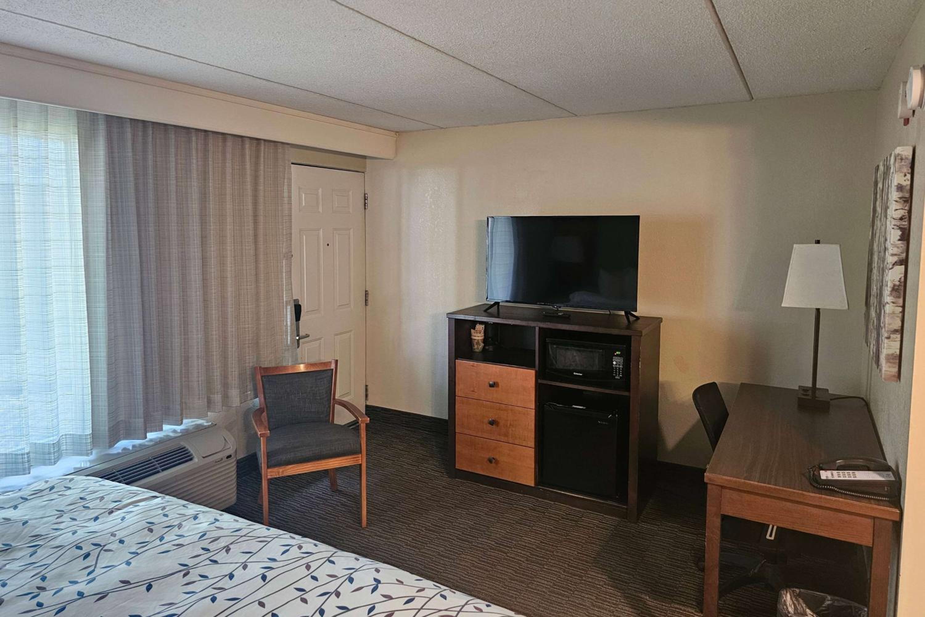King Room - Non-Smoking - Photo 2