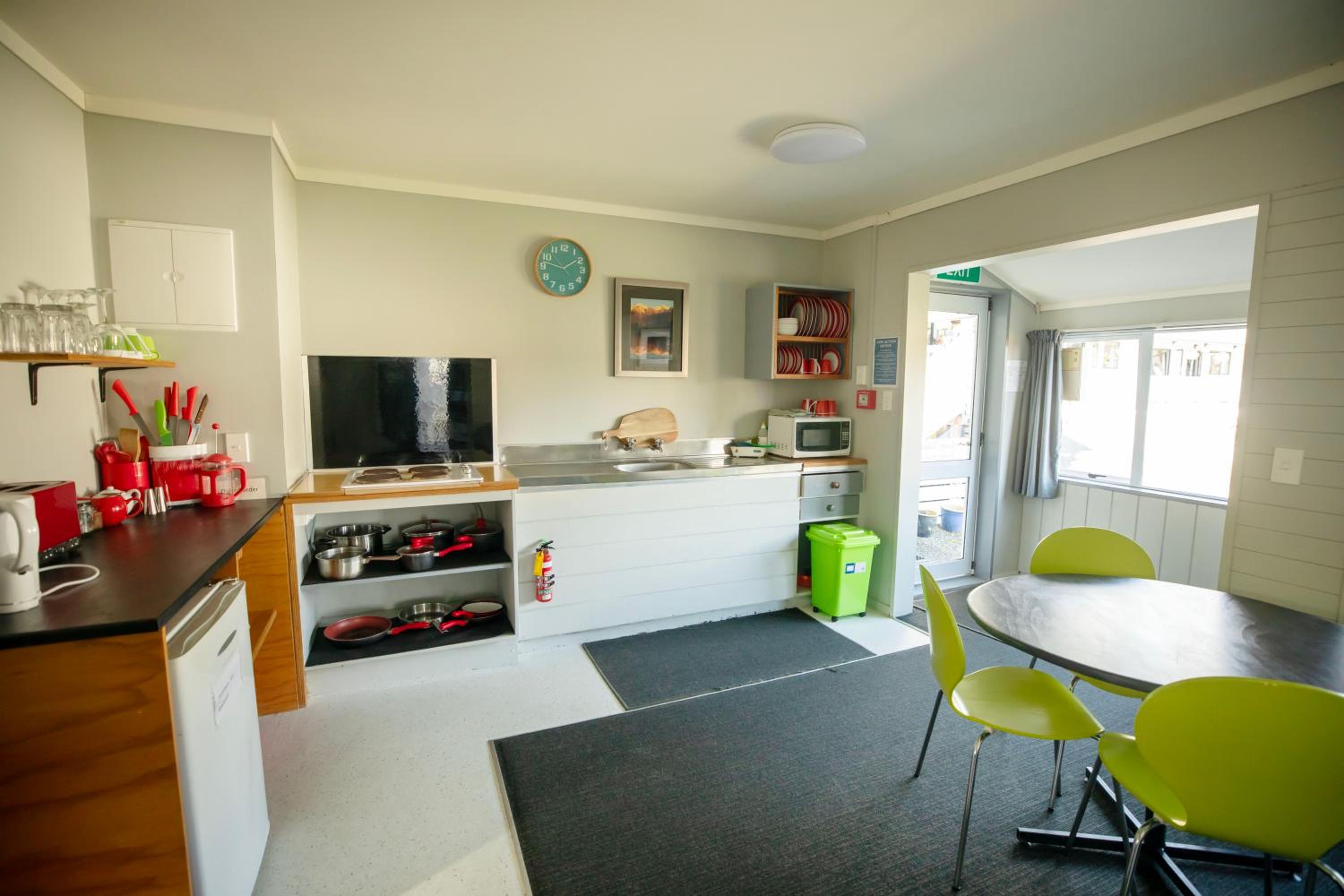 Superior Double Room with Shower - Photo 7