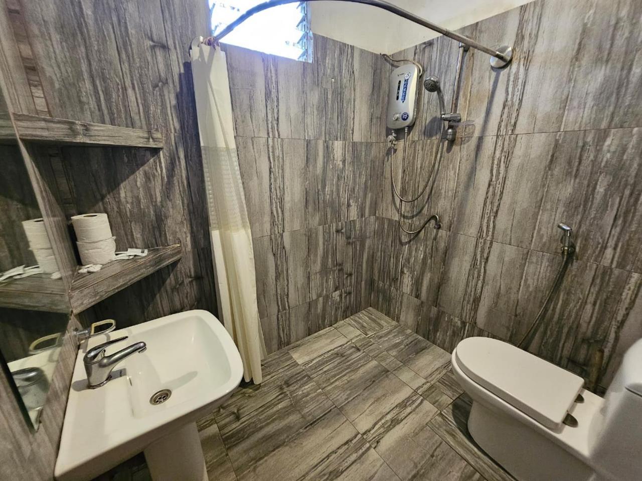 Family Room with Private Bathroom - Photo 8
