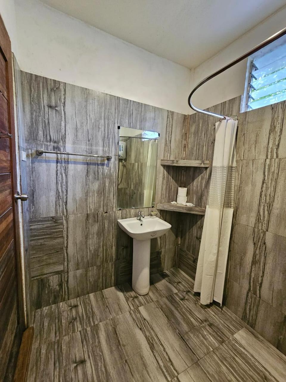 Family Room with Private Bathroom - Photo 7