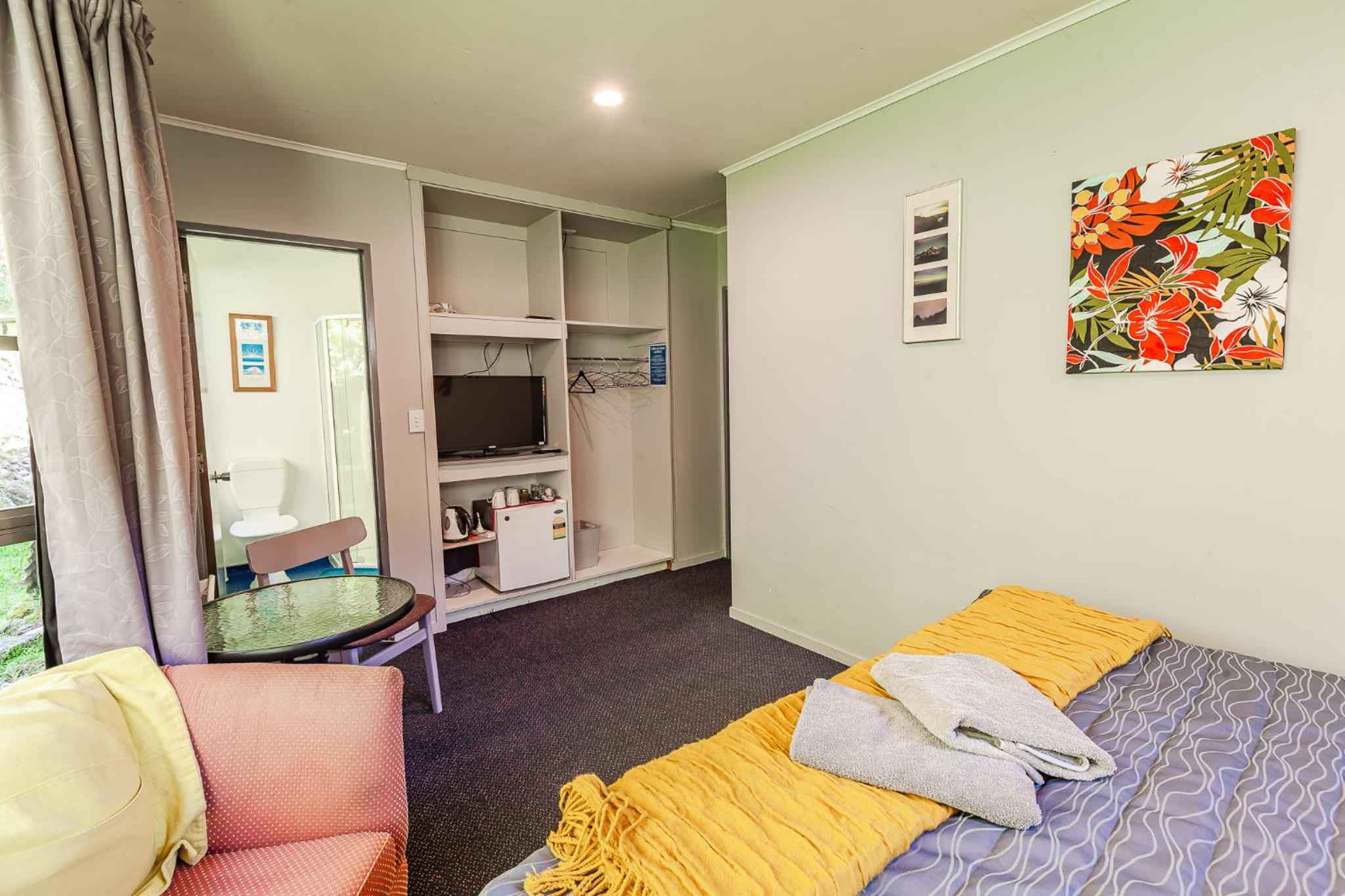 Superior Double Room with Shower - Photo 8