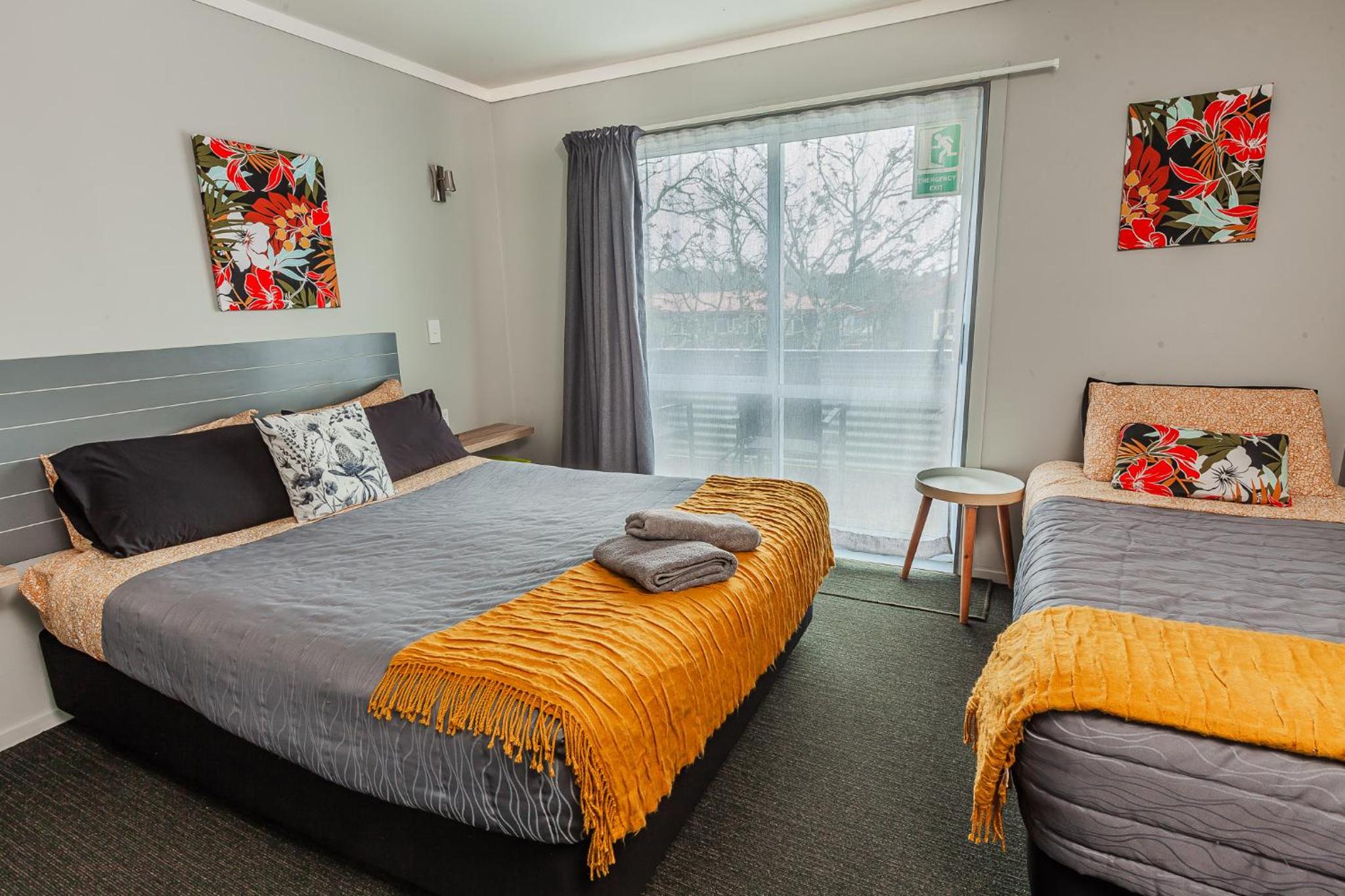 Double or Twin Room with Private Bathroom - Photo 3