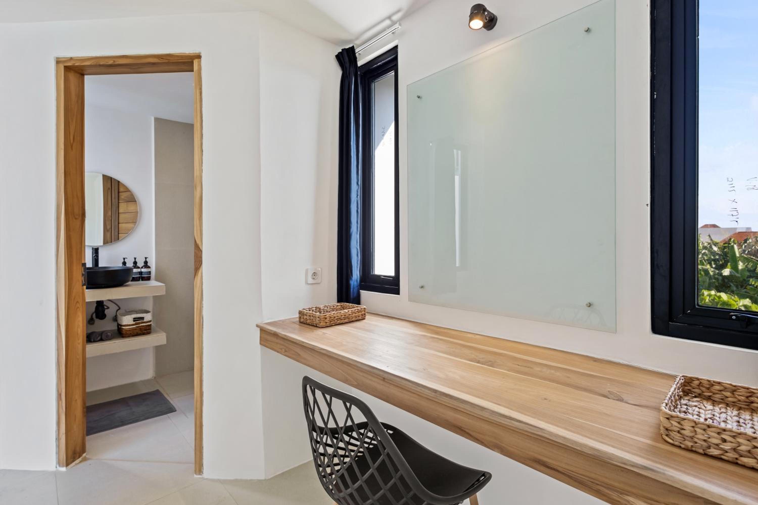 Villa with Private Pool - Photo 1
