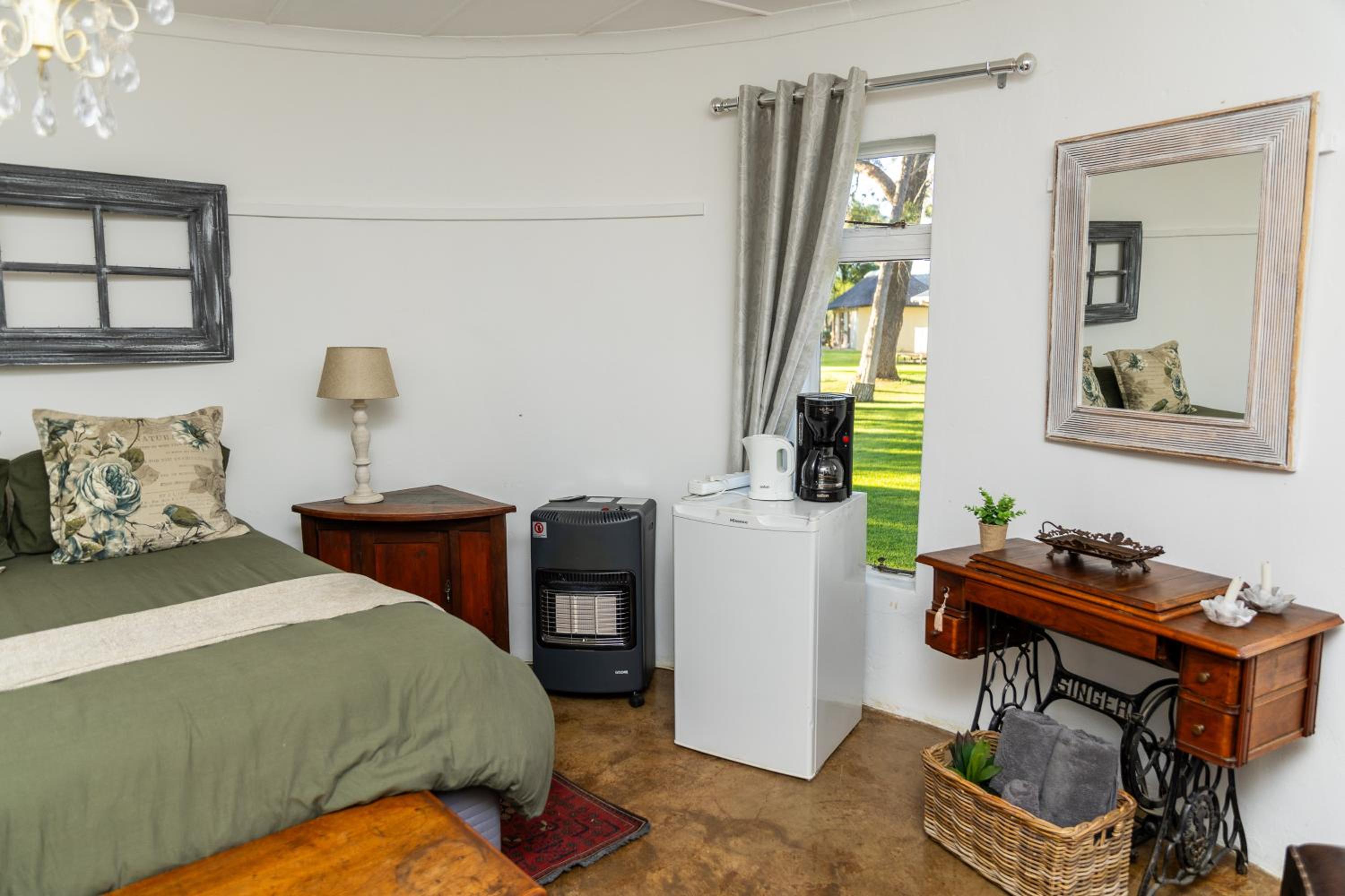 Standard Double Room with Shared Bathroom photo 1