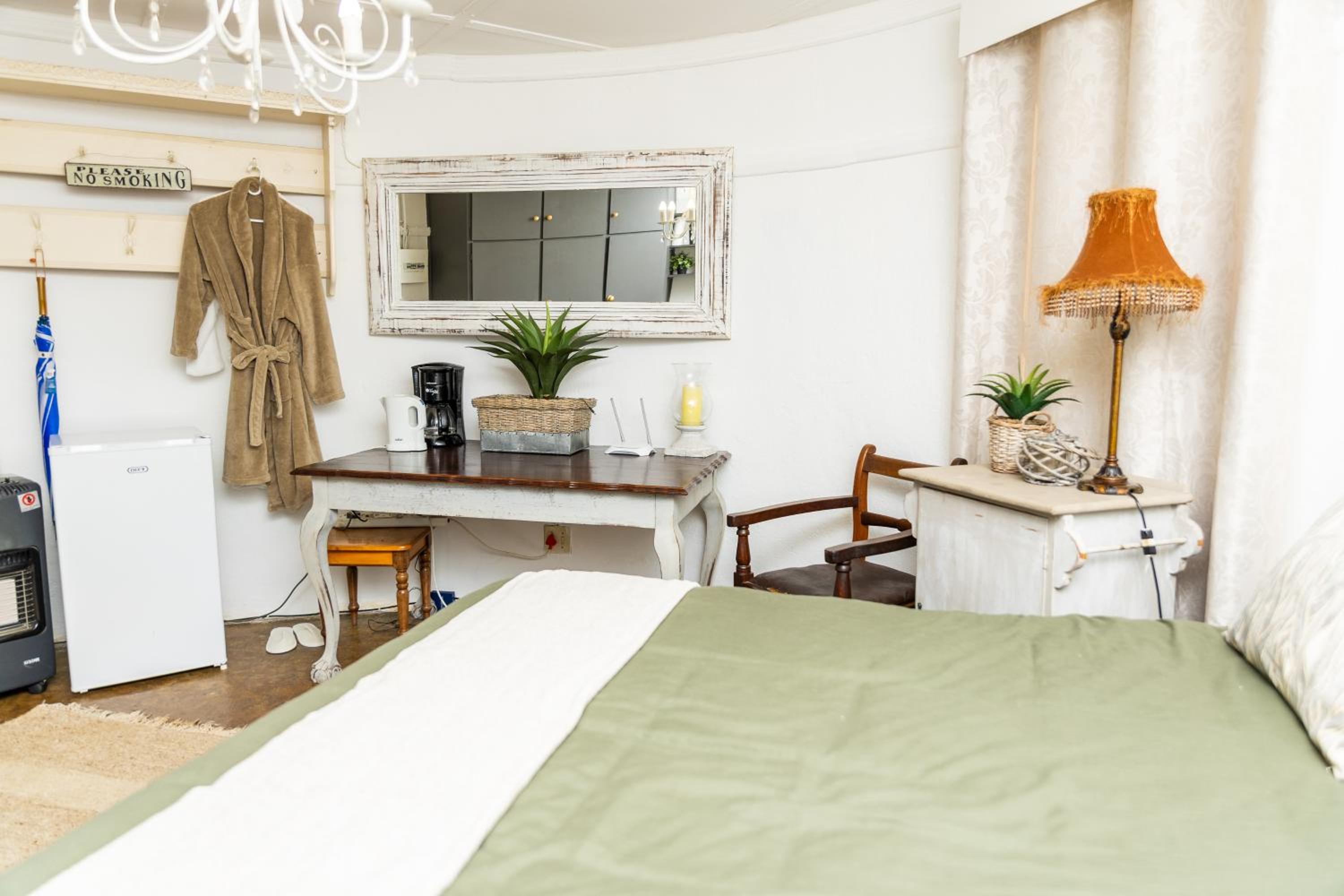 Standard Double Room with Shared Bathroom photo 2