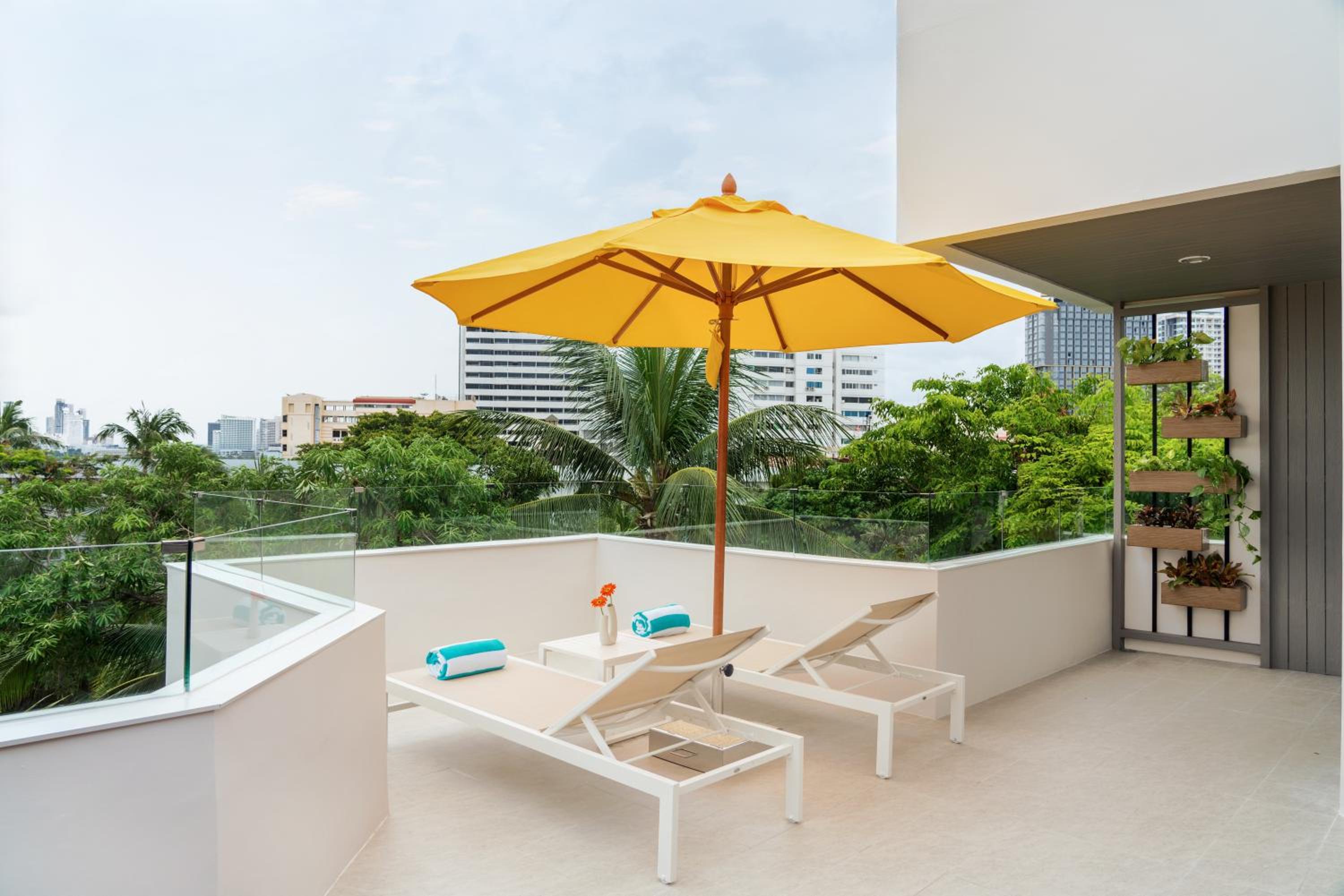 Suite with Garden View