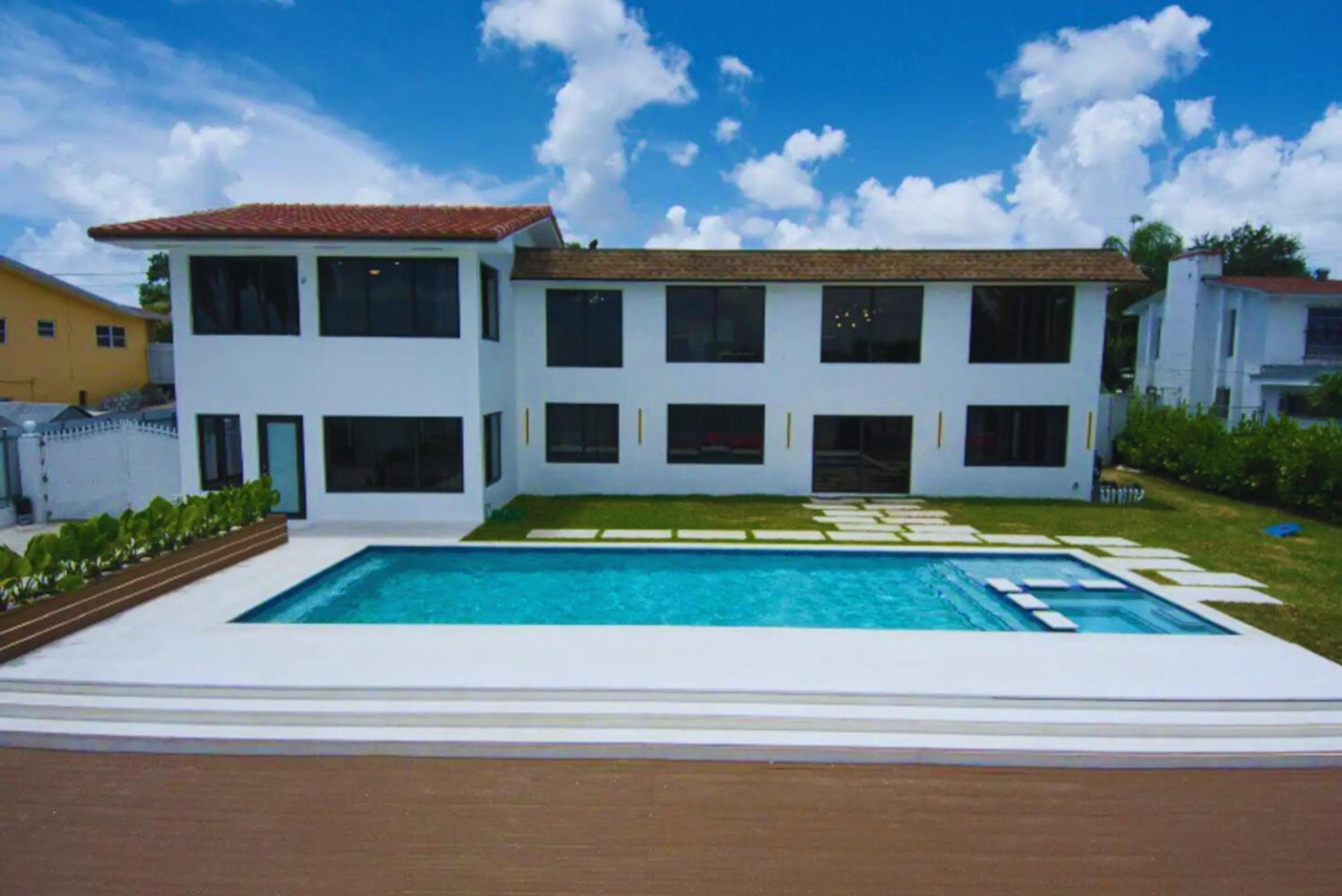 Villa photo 2