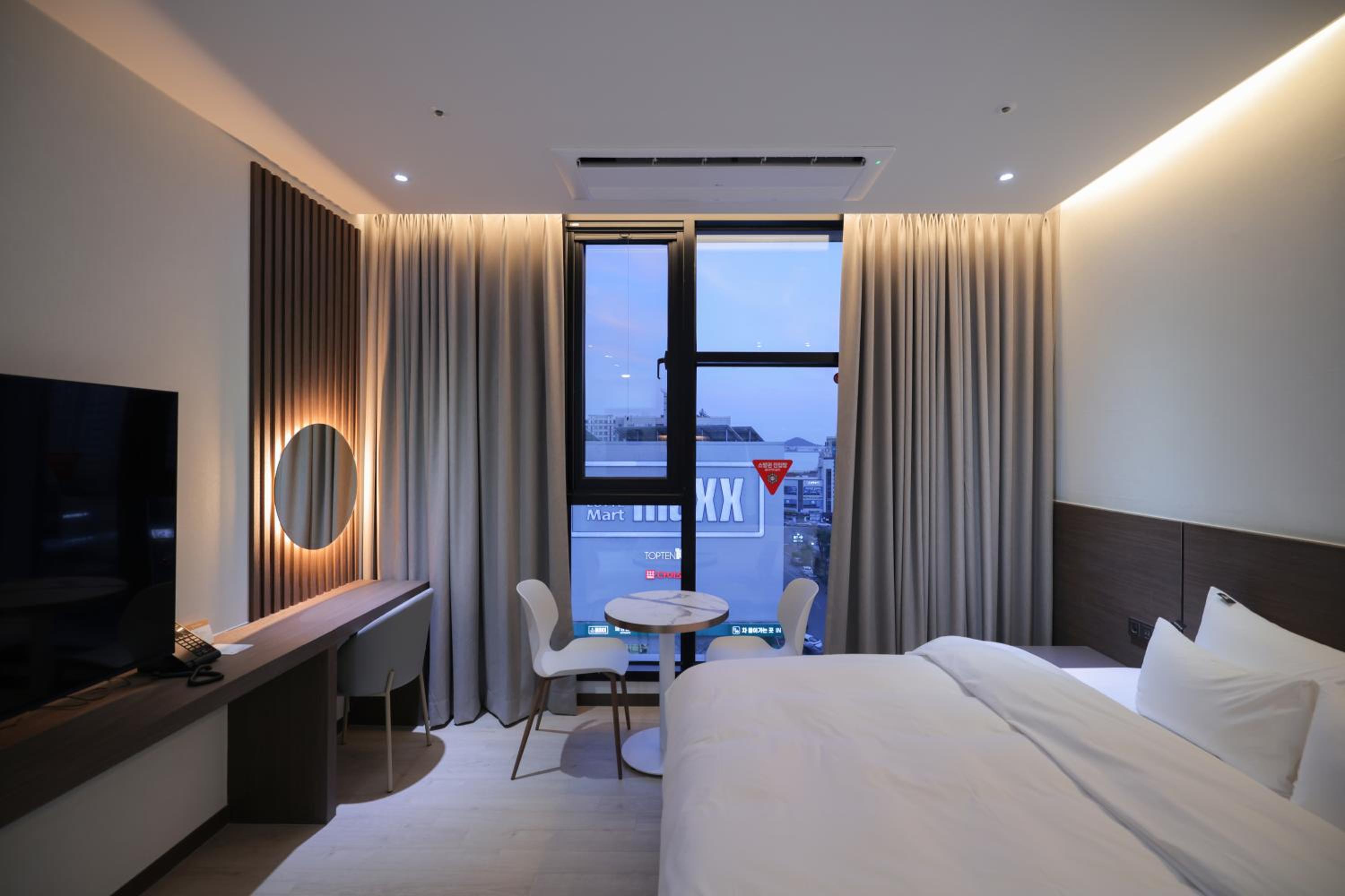 Superior King Room - Photo 1