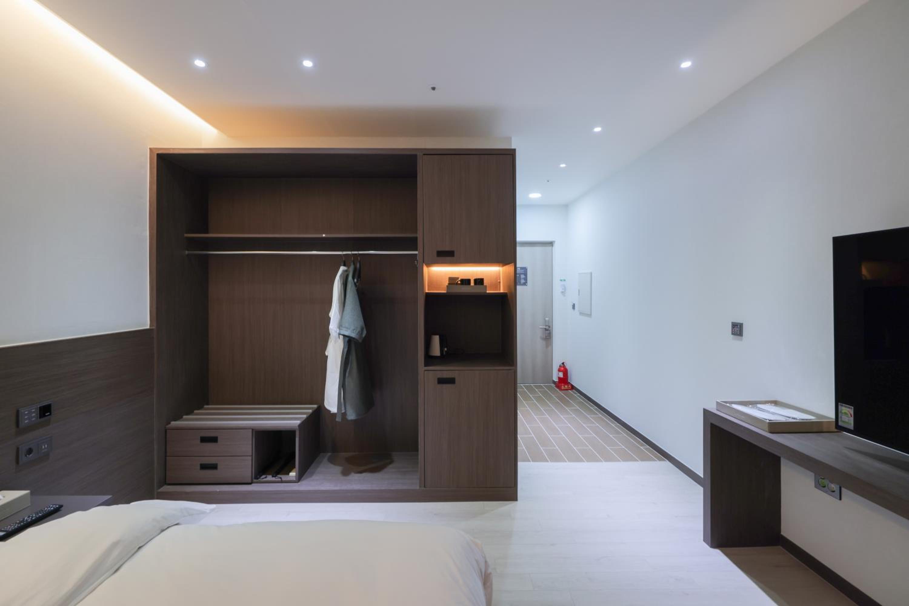Superior King Room - Photo 21