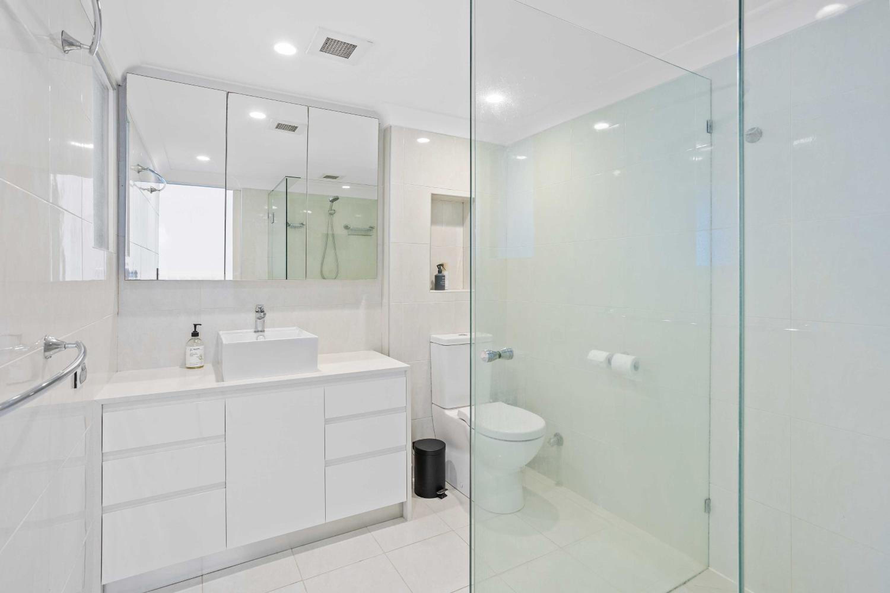 3 Bedroom Ocean View Penthouse - Photo 15