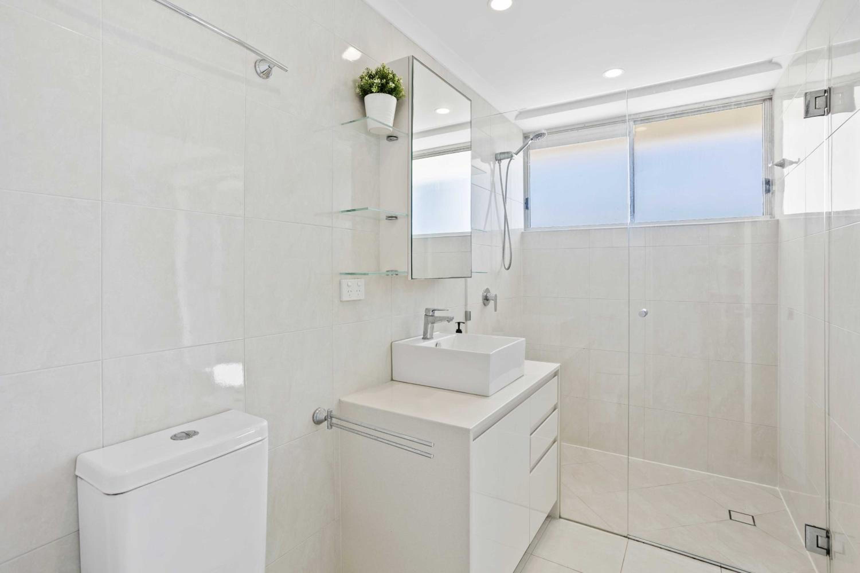 3 Bedroom Ocean View Penthouse - Photo 4