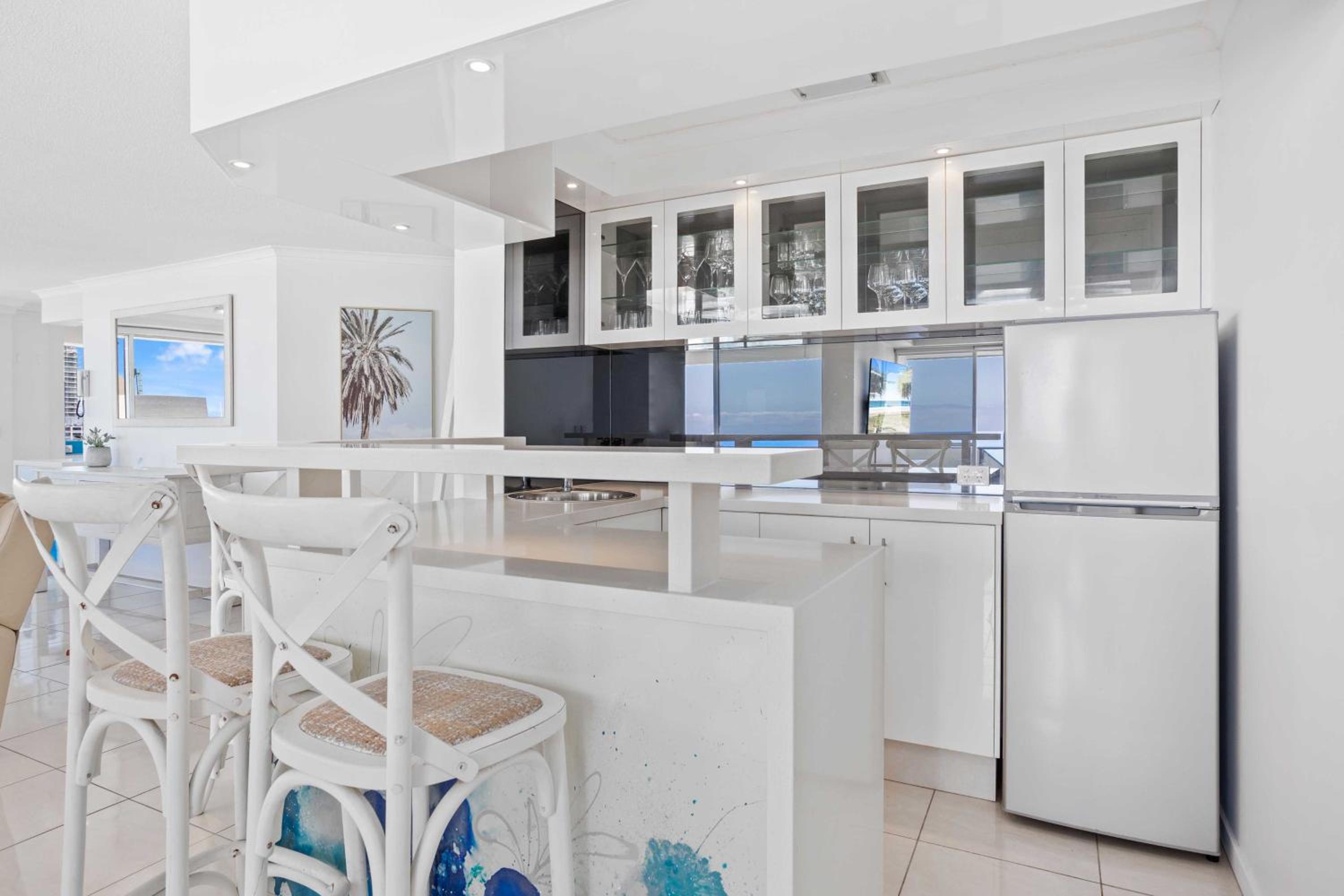3 Bedroom Ocean View Penthouse - Photo 5