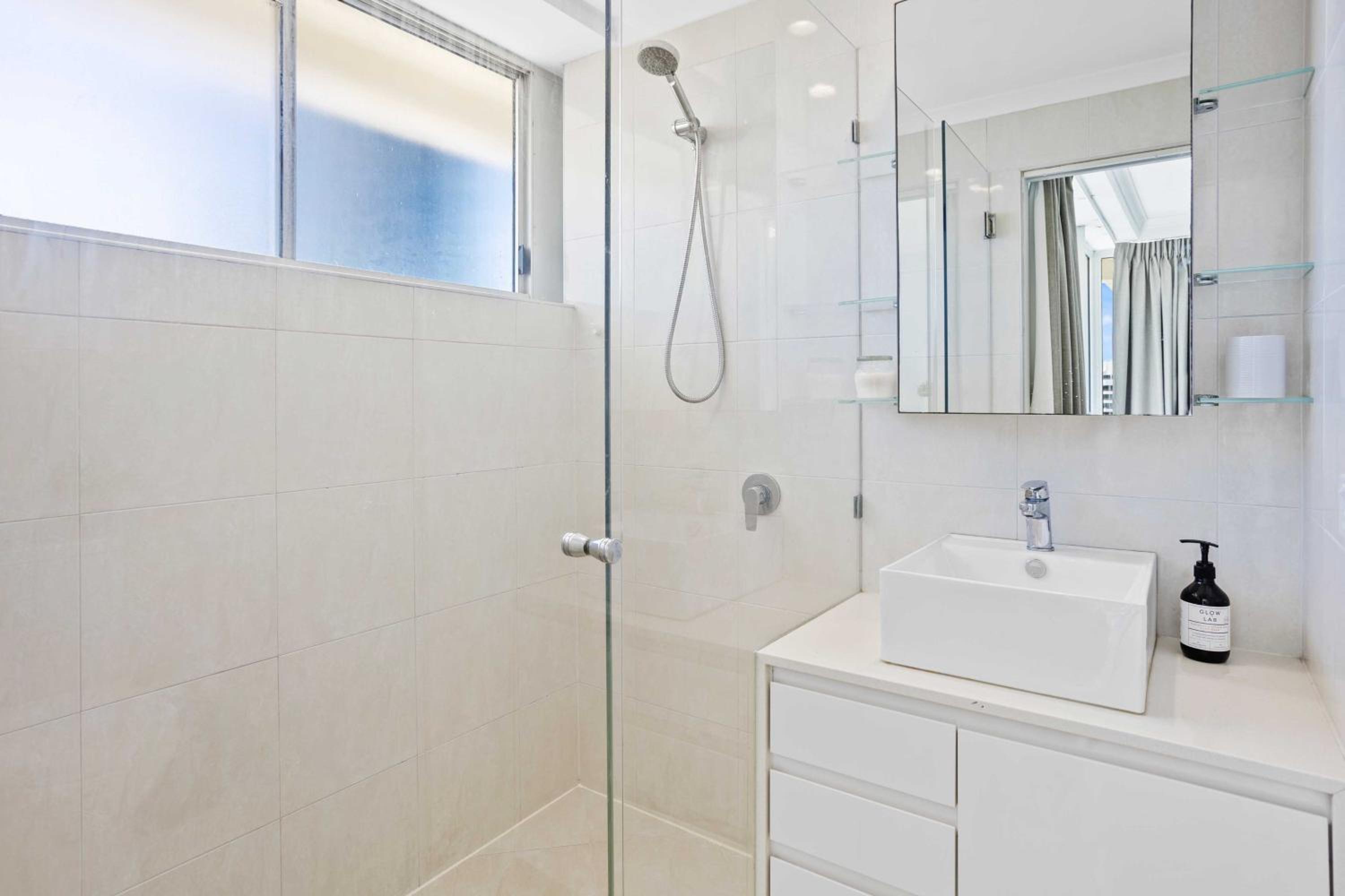 3 Bedroom Ocean View Penthouse - Photo 6