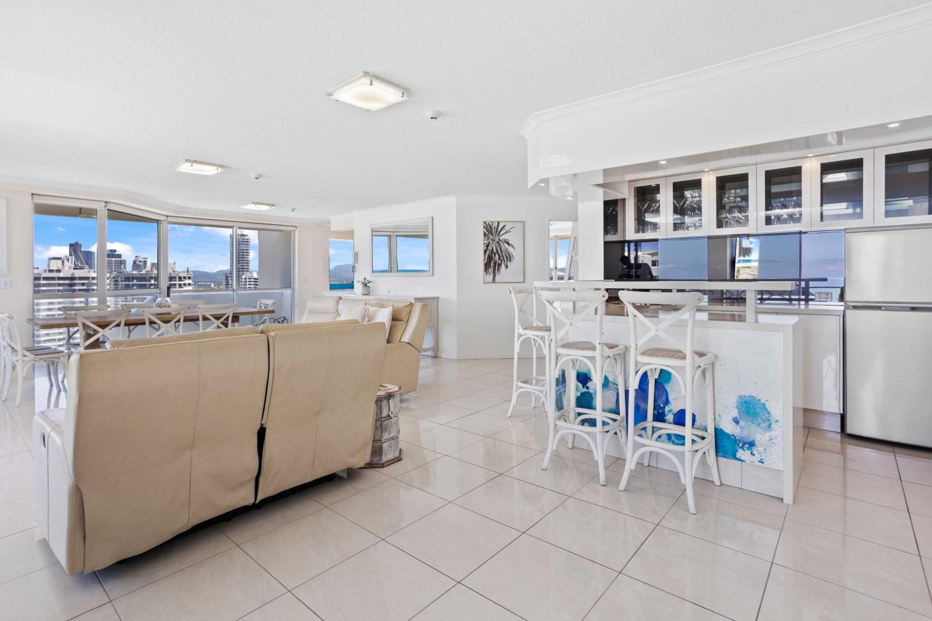 3 Bedroom Ocean View Penthouse - Photo 7