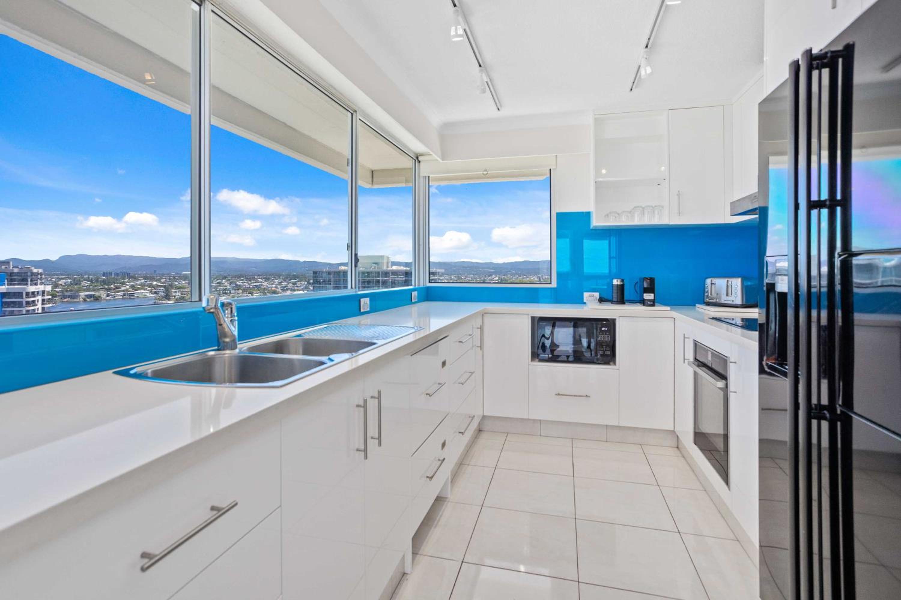 3 Bedroom Ocean View Penthouse - Photo 16