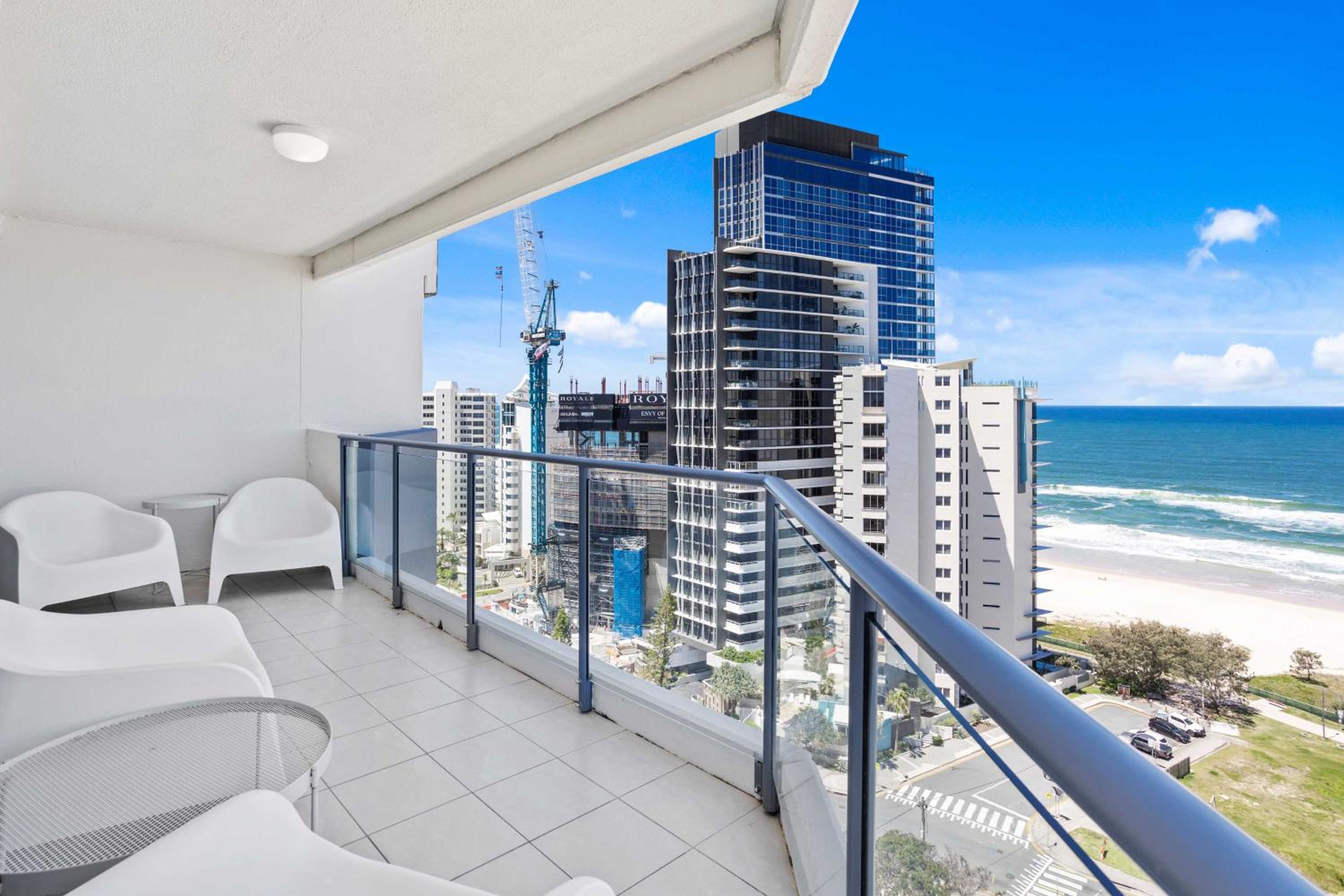 3 Bedroom Ocean View Penthouse - Photo 18