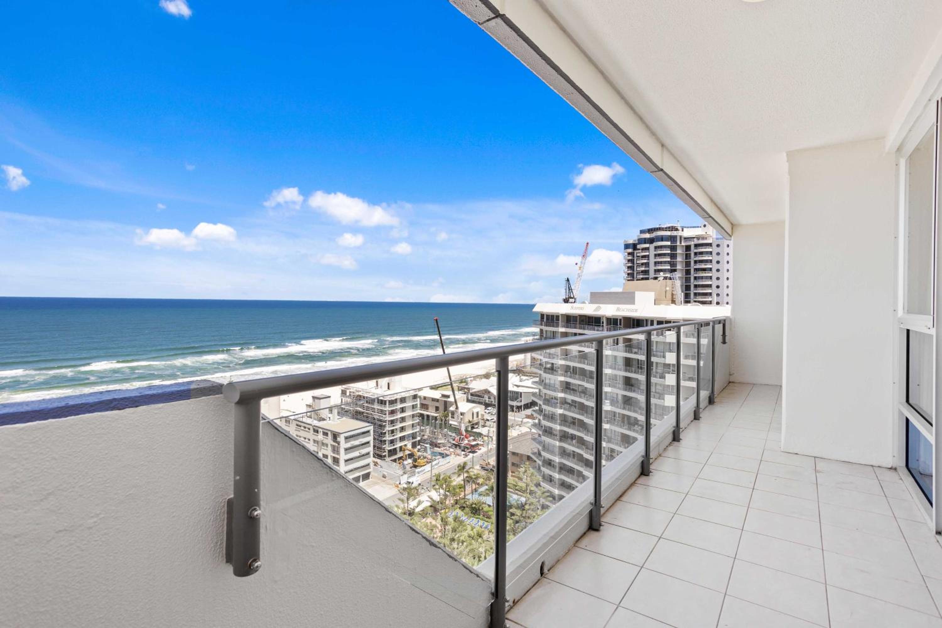 3 Bedroom Ocean View Penthouse - Photo 17