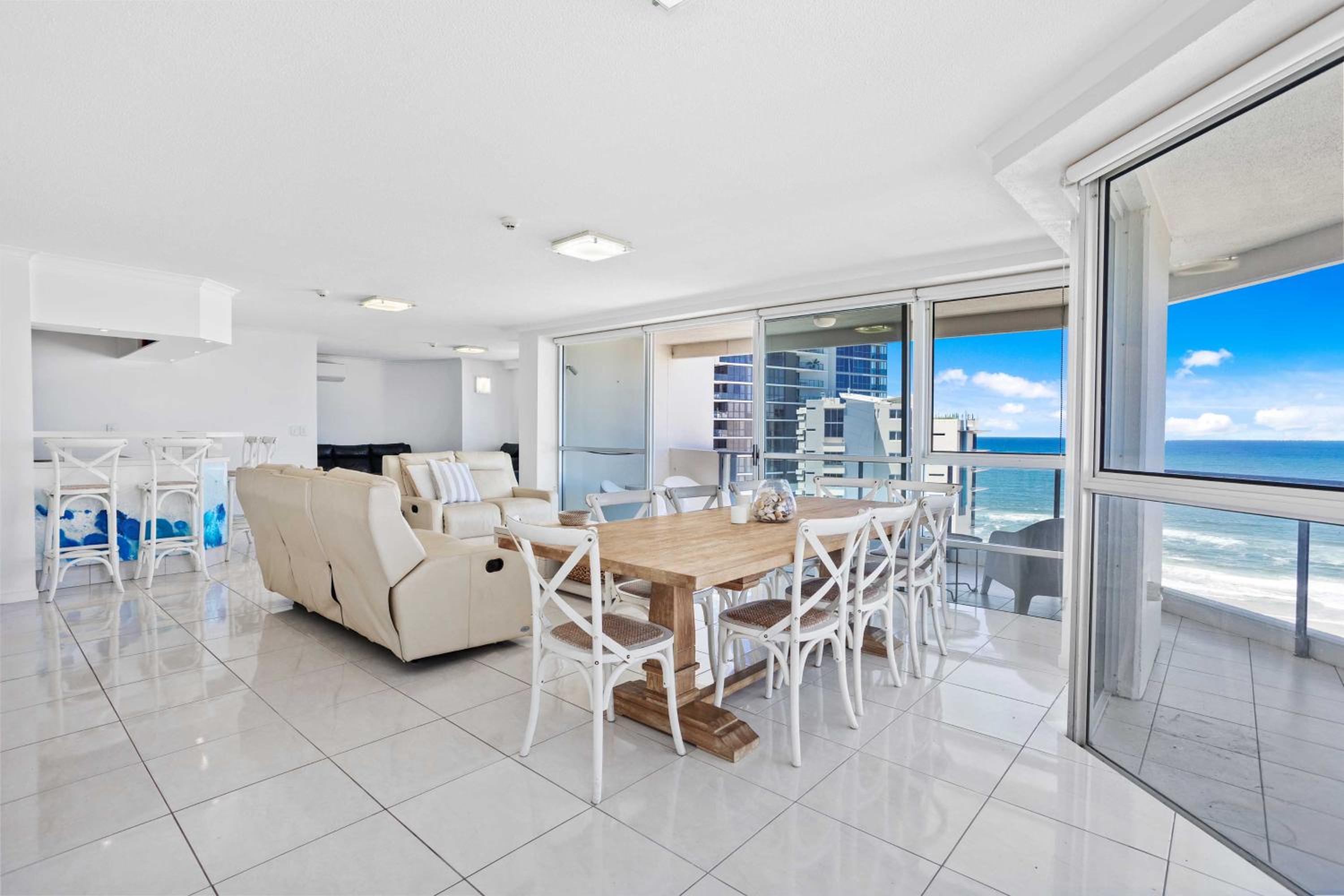 3 Bedroom Ocean View Penthouse - Photo 8