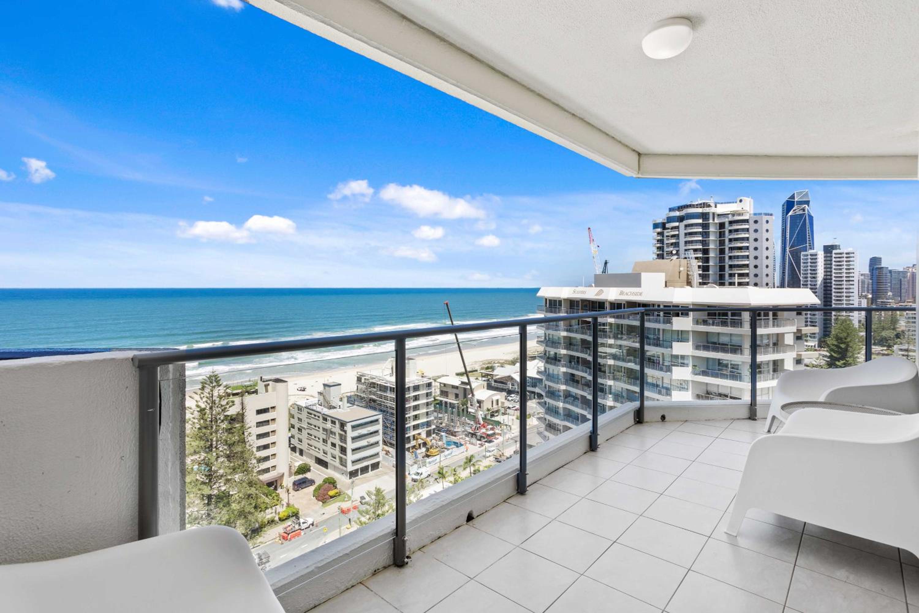 3 Bedroom Ocean View Penthouse - Photo 11