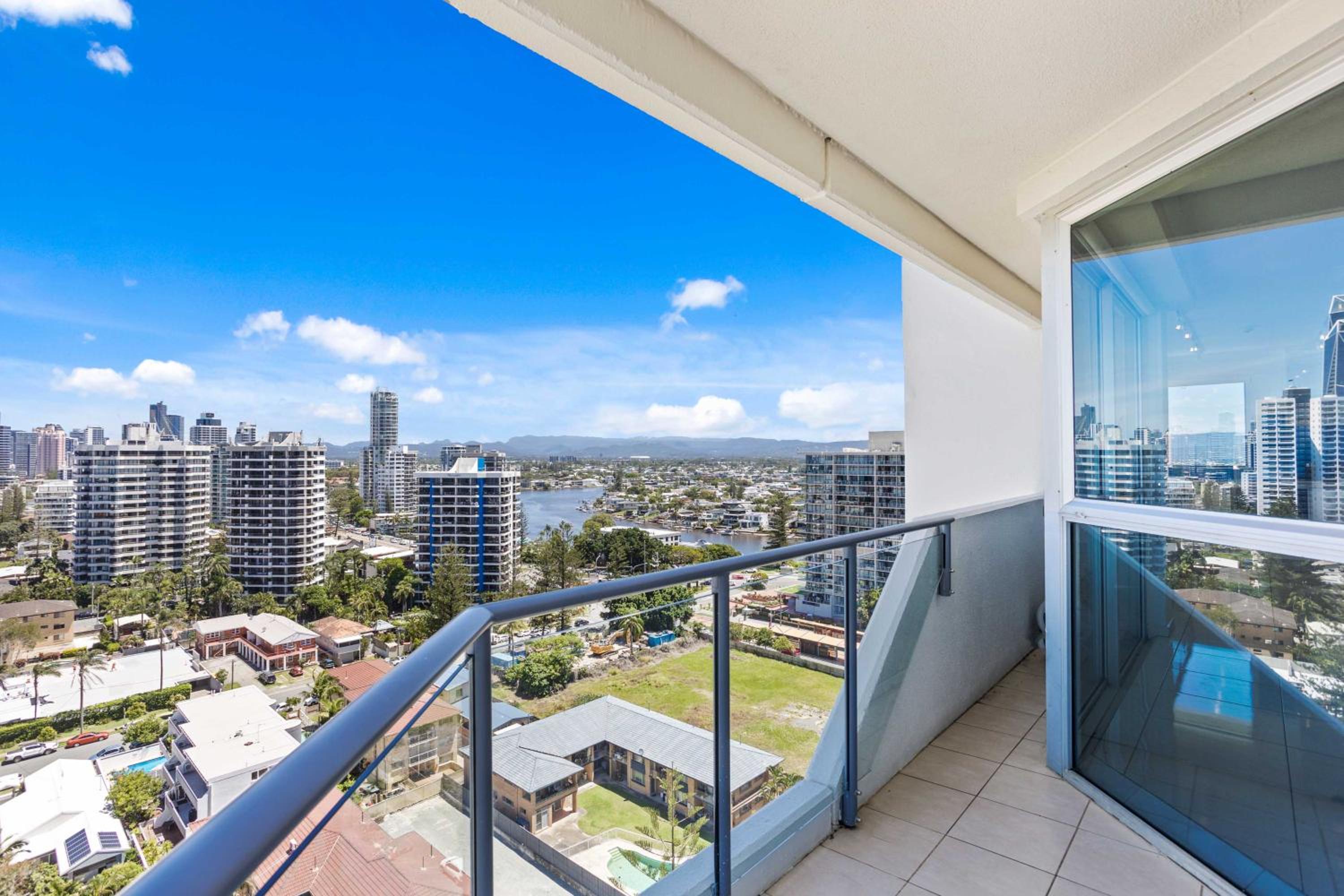3 Bedroom Ocean View Penthouse - Photo 13