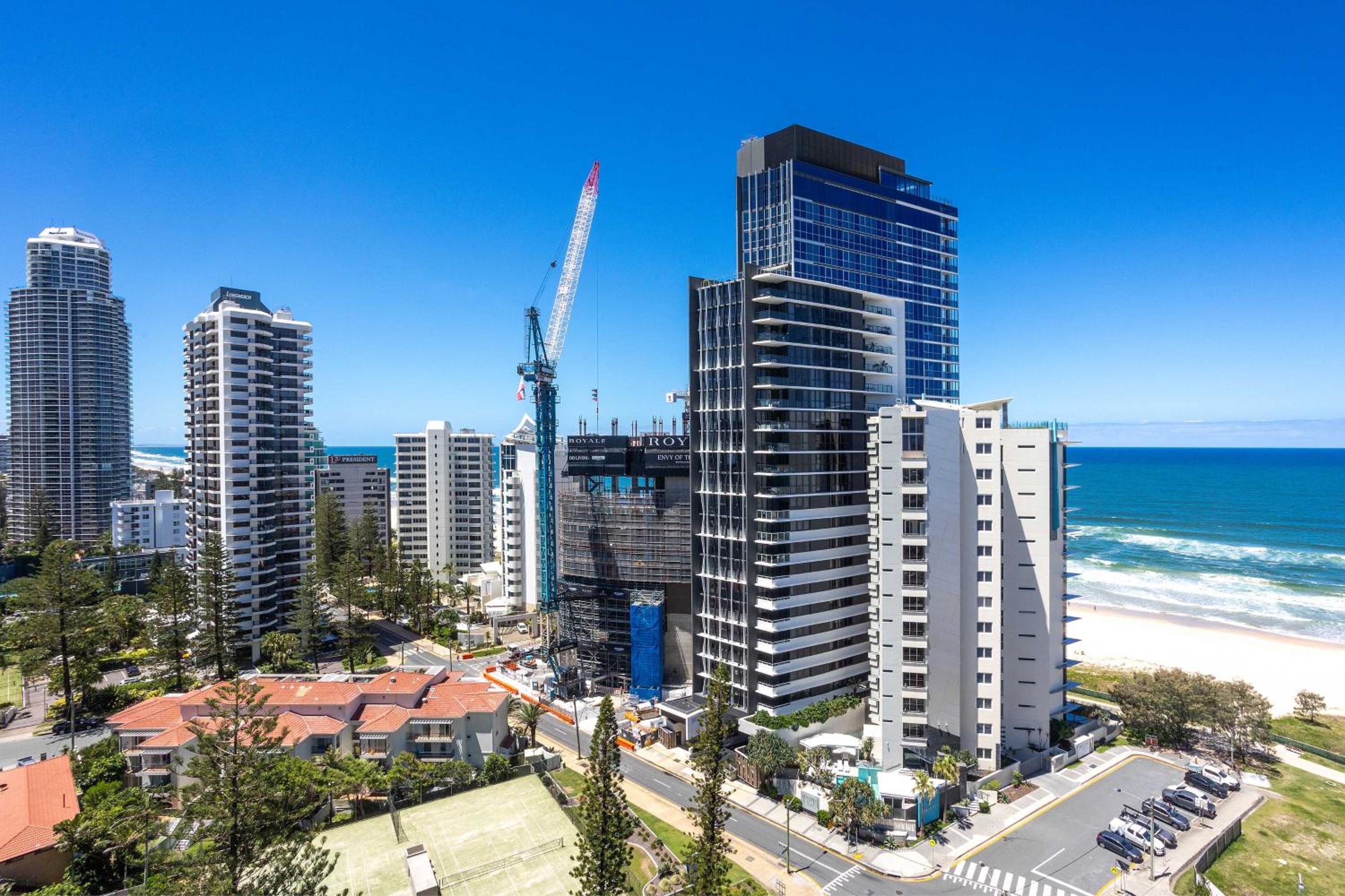 3 Bedroom Ocean View Penthouse - Photo 9