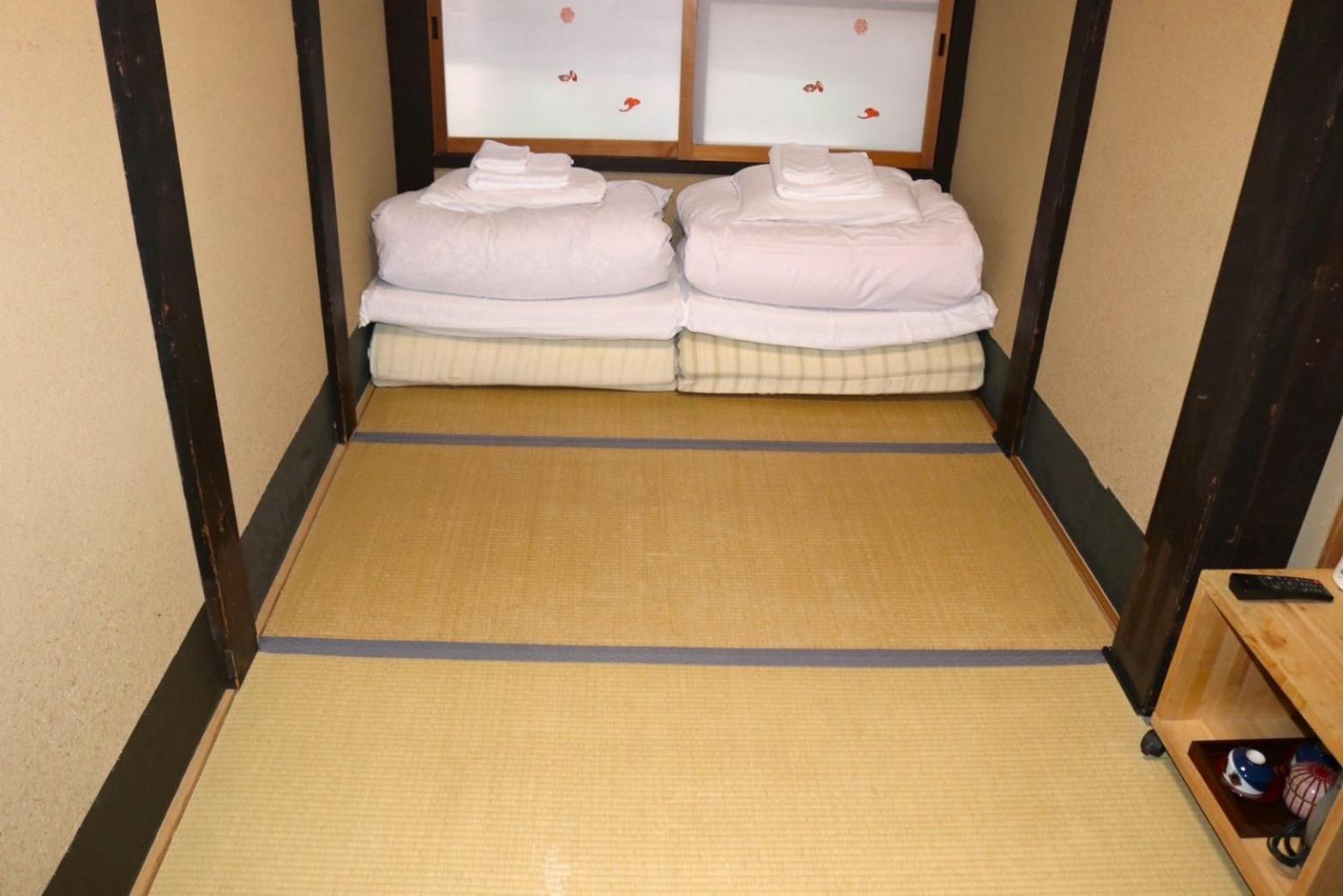 Twin Room with Shared Bathroom photo 1