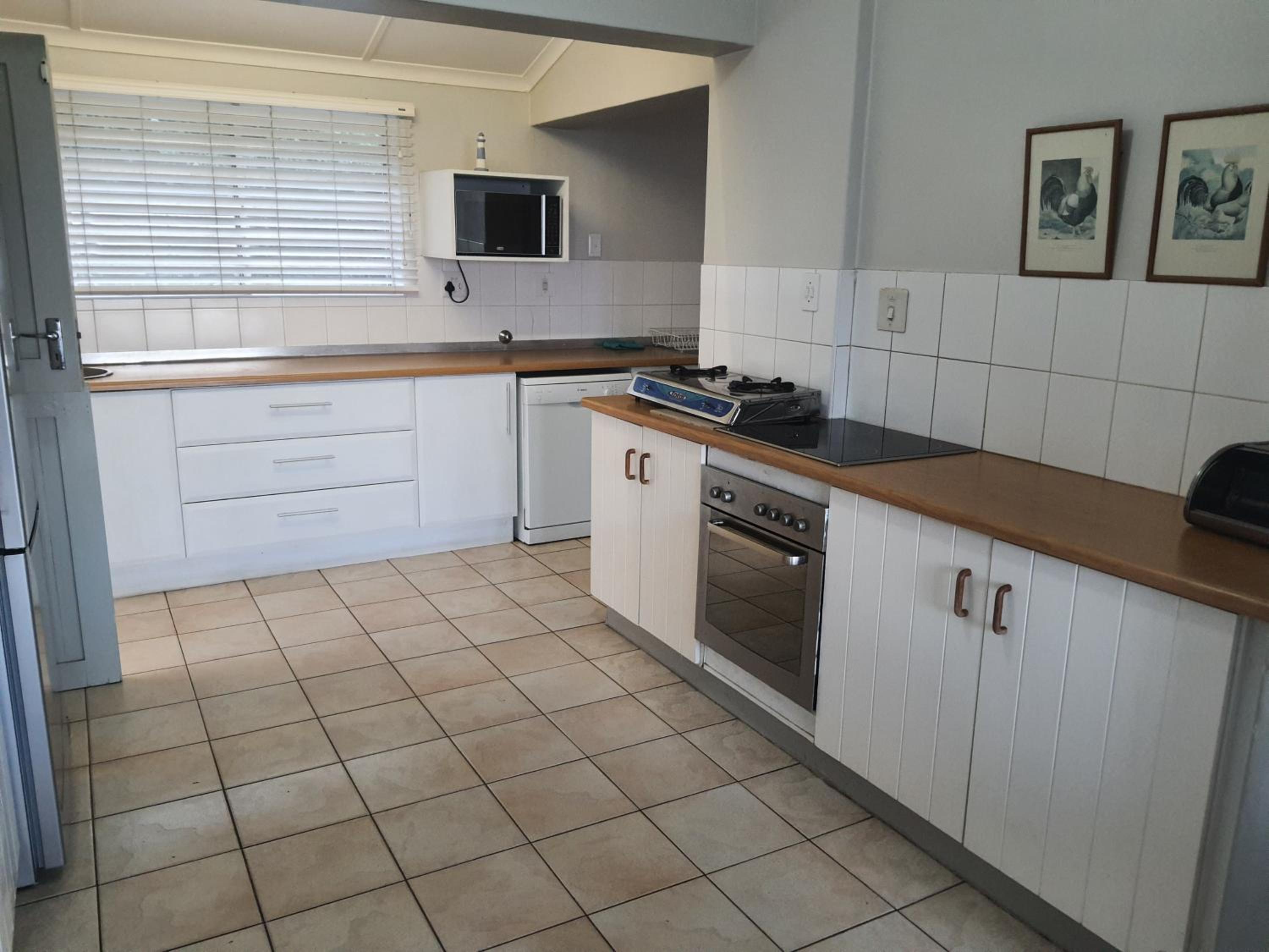 Four-Bedroom House - Photo 15
