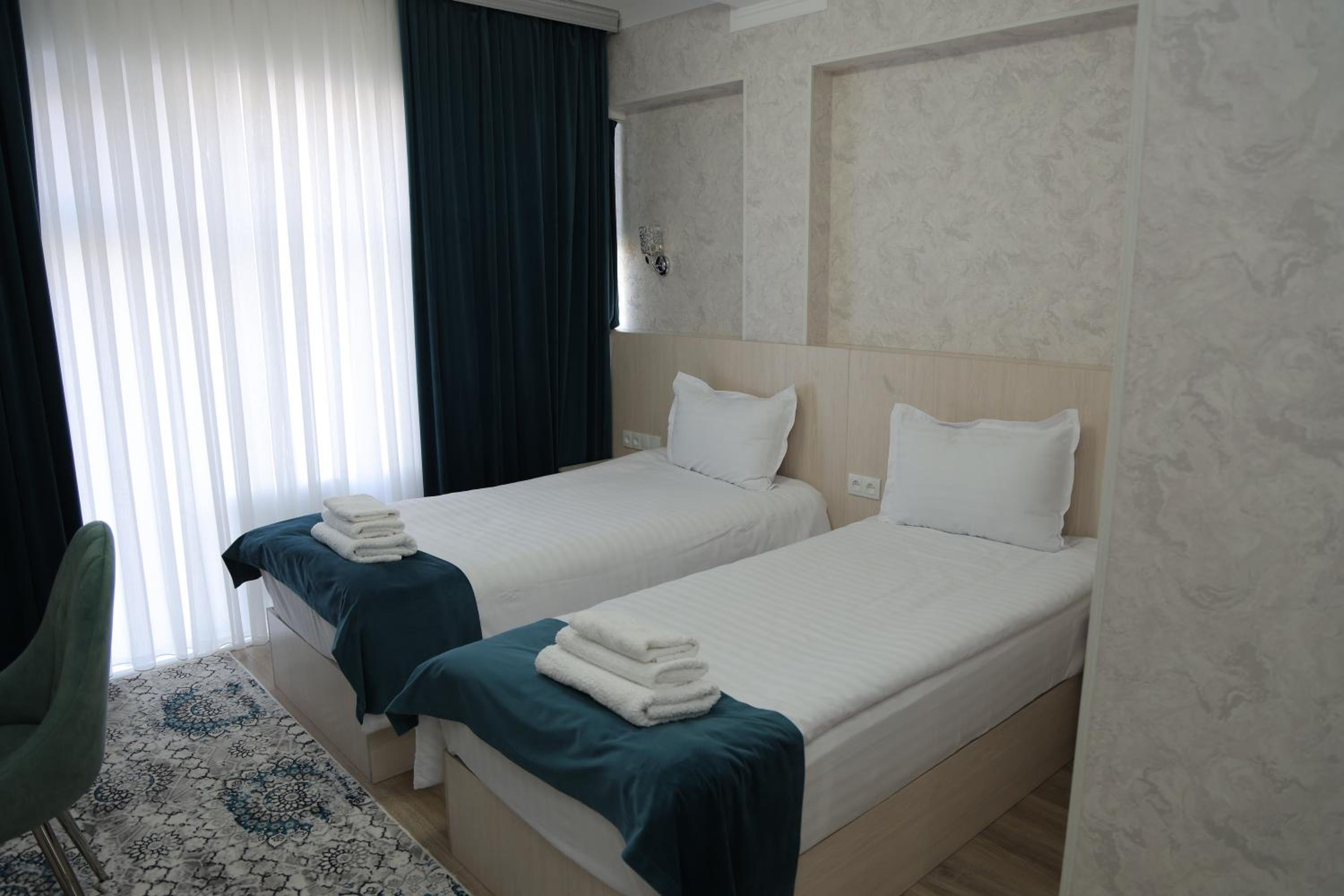 Double or Twin Room with Private Bathroom photo 2
