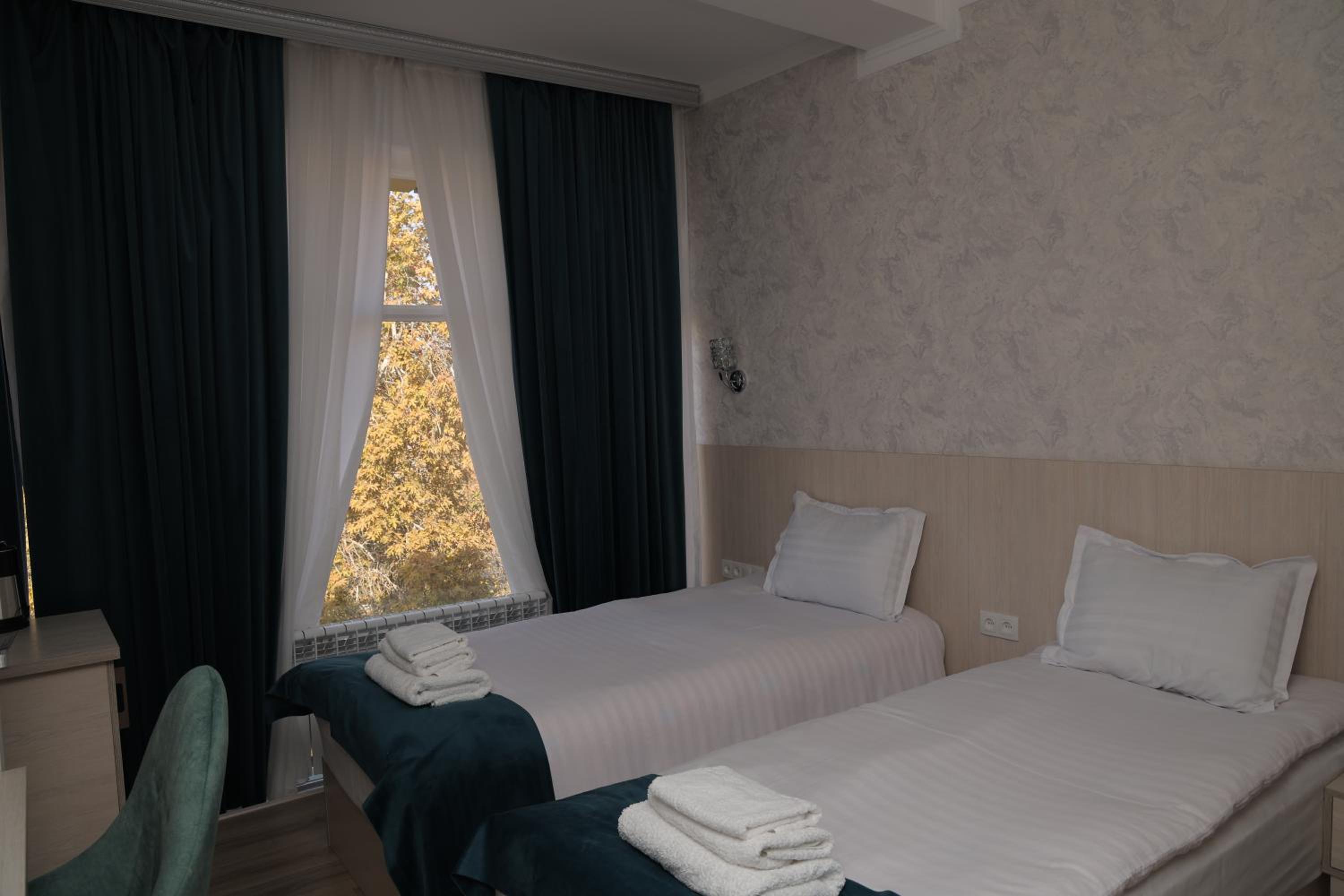 Double or Twin Room with Private Bathroom photo 3