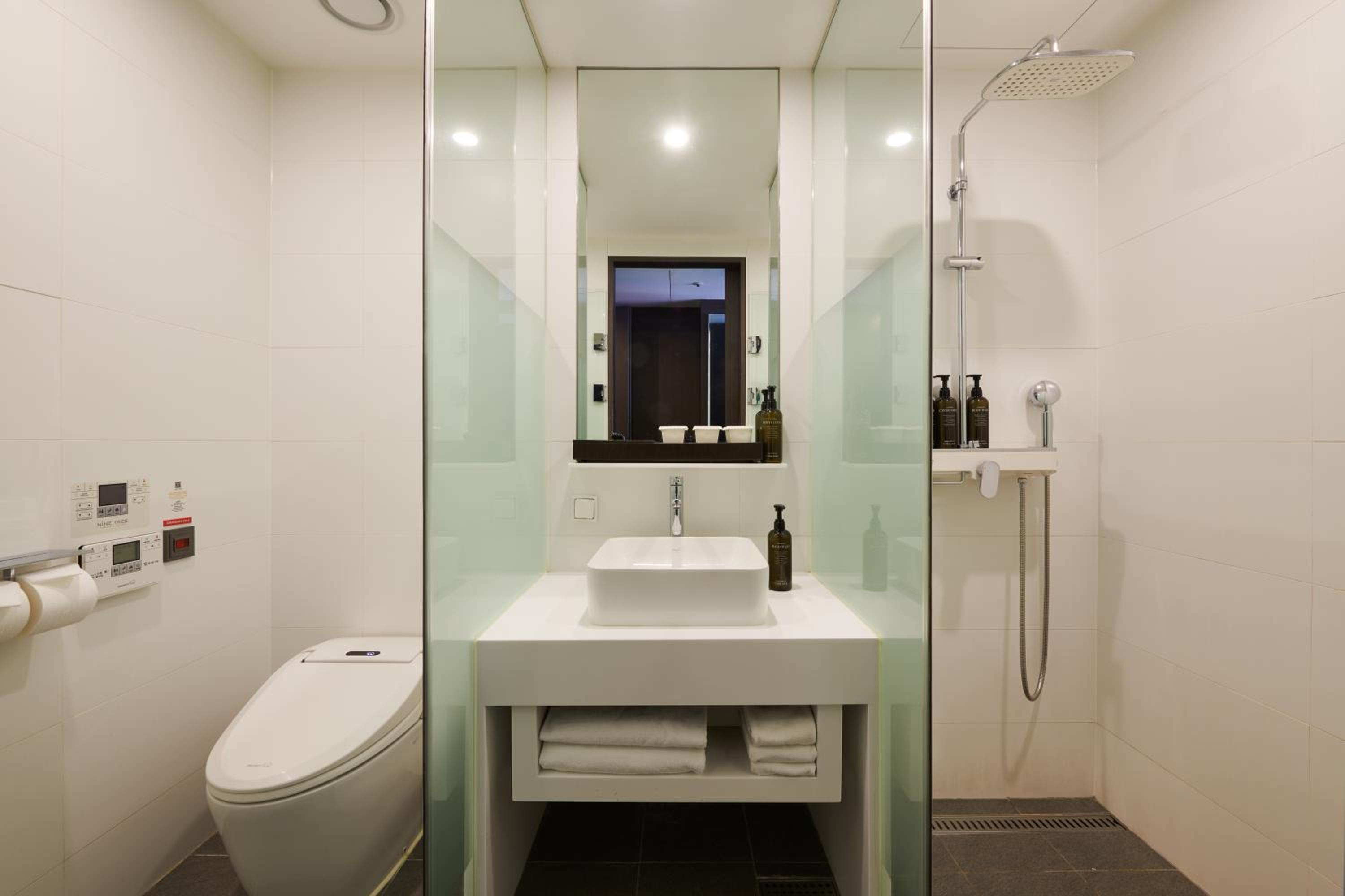 Standard Twin Room - Photo 6