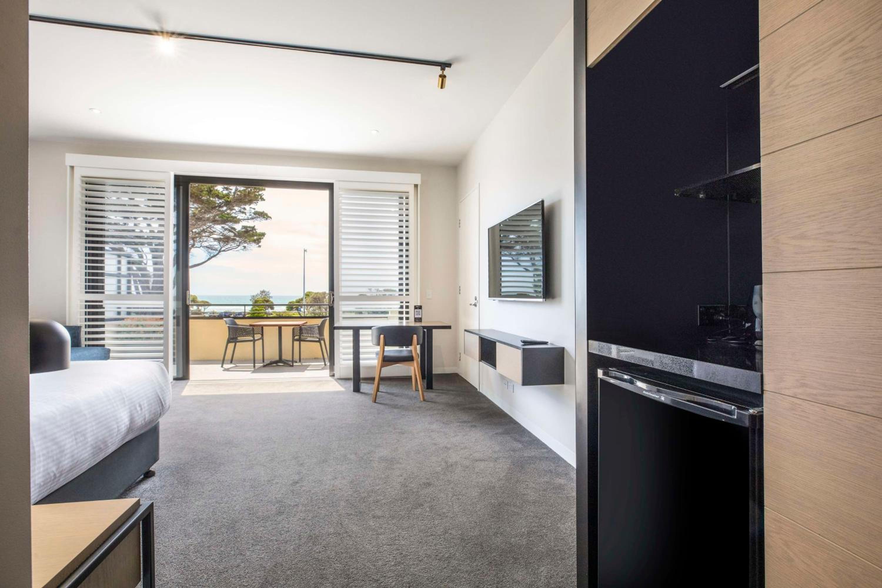 Beachfront King Suite photo 2