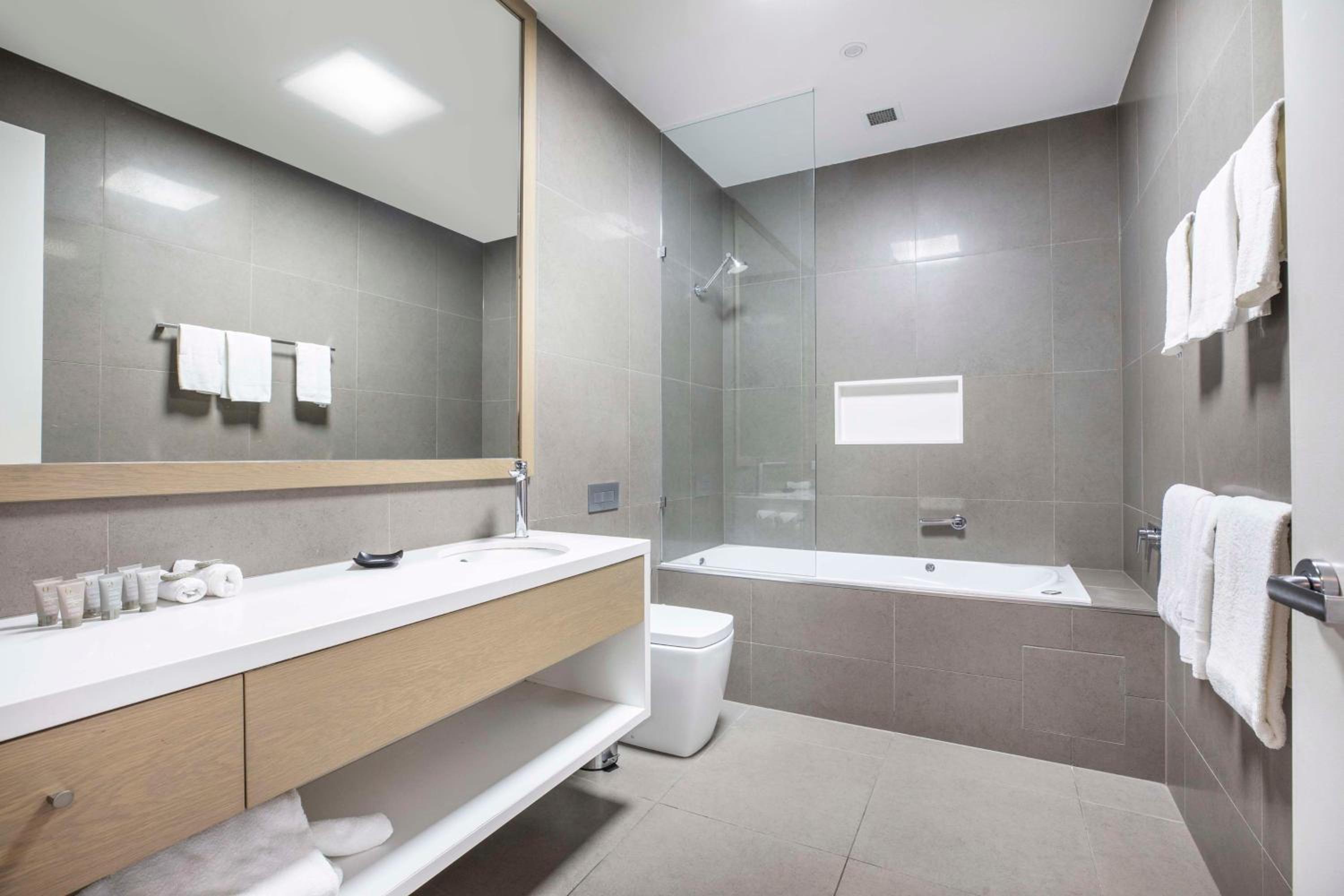 Beachfront Twin King Spa Suite photo 2