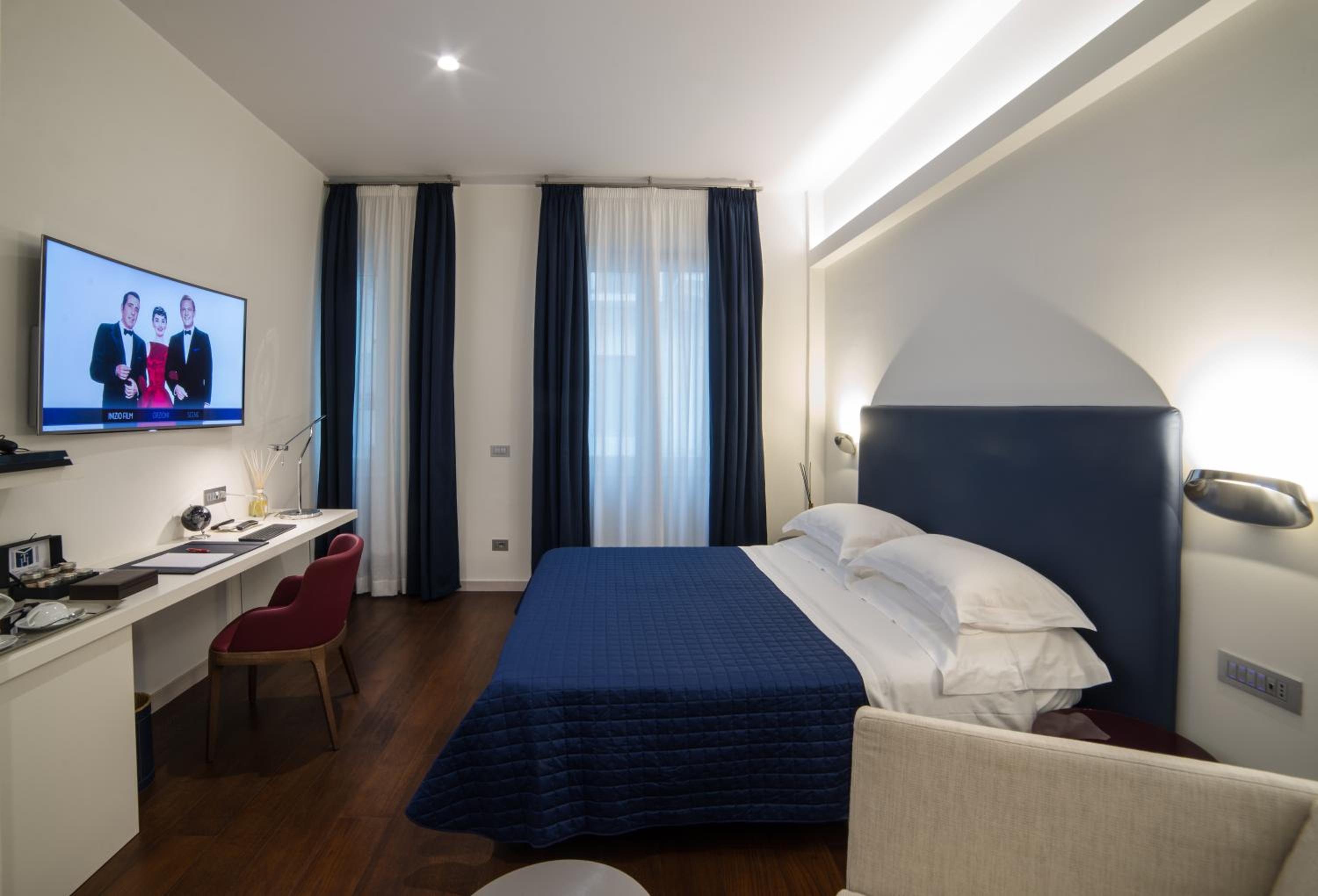Deluxe Queen Room - Photo 2