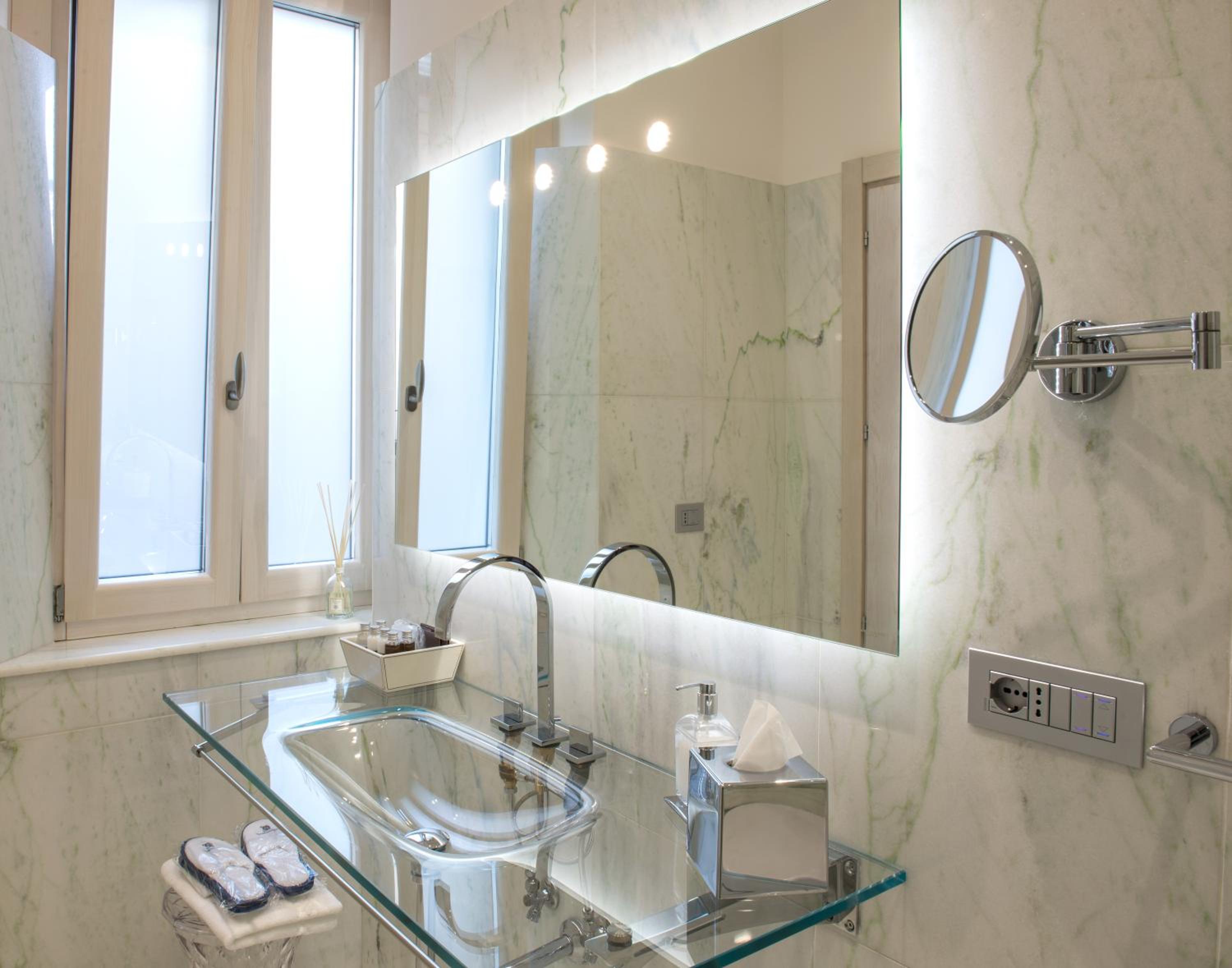 Luxury Triple Room - Photo 10