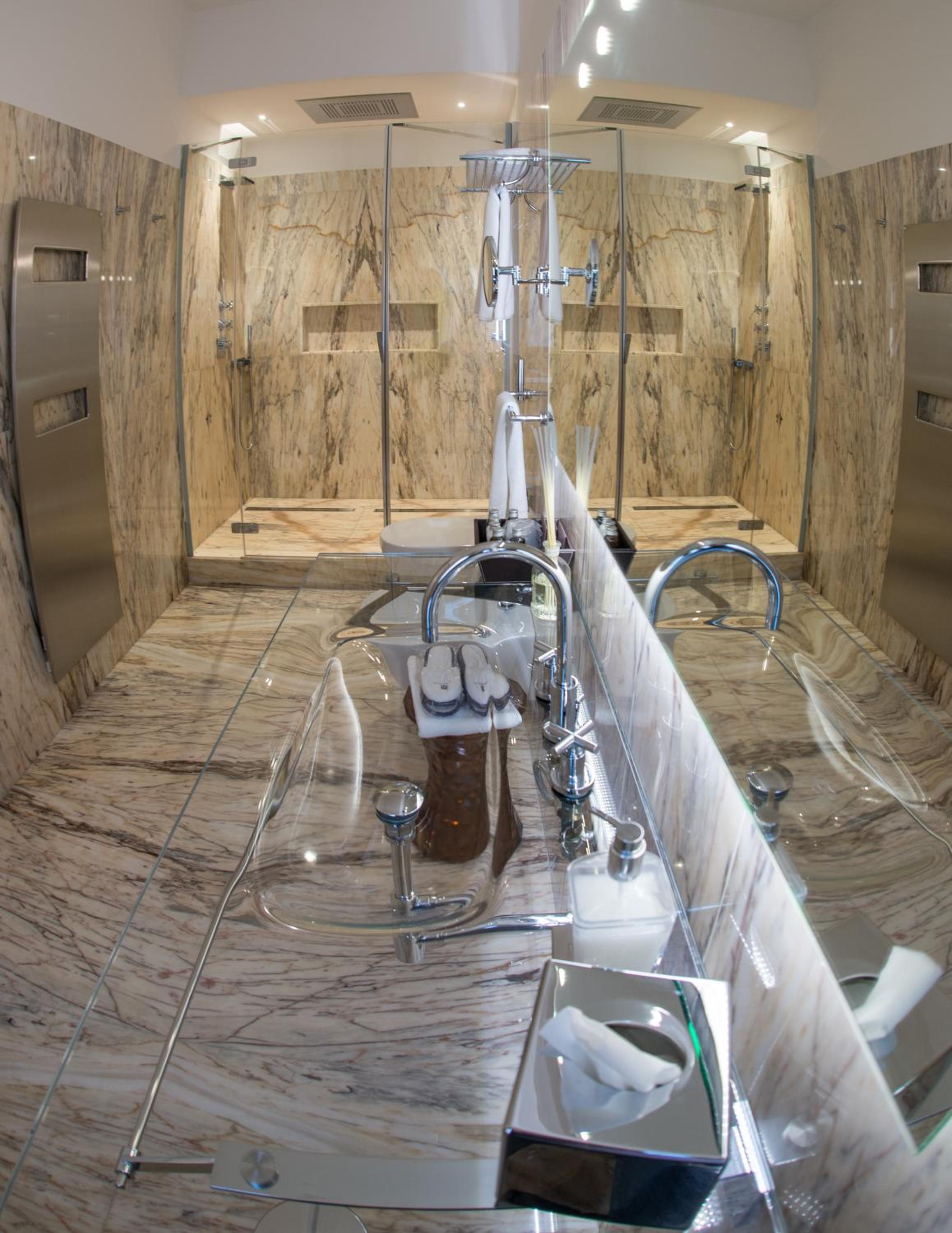 Luxury Triple Room - Photo 25