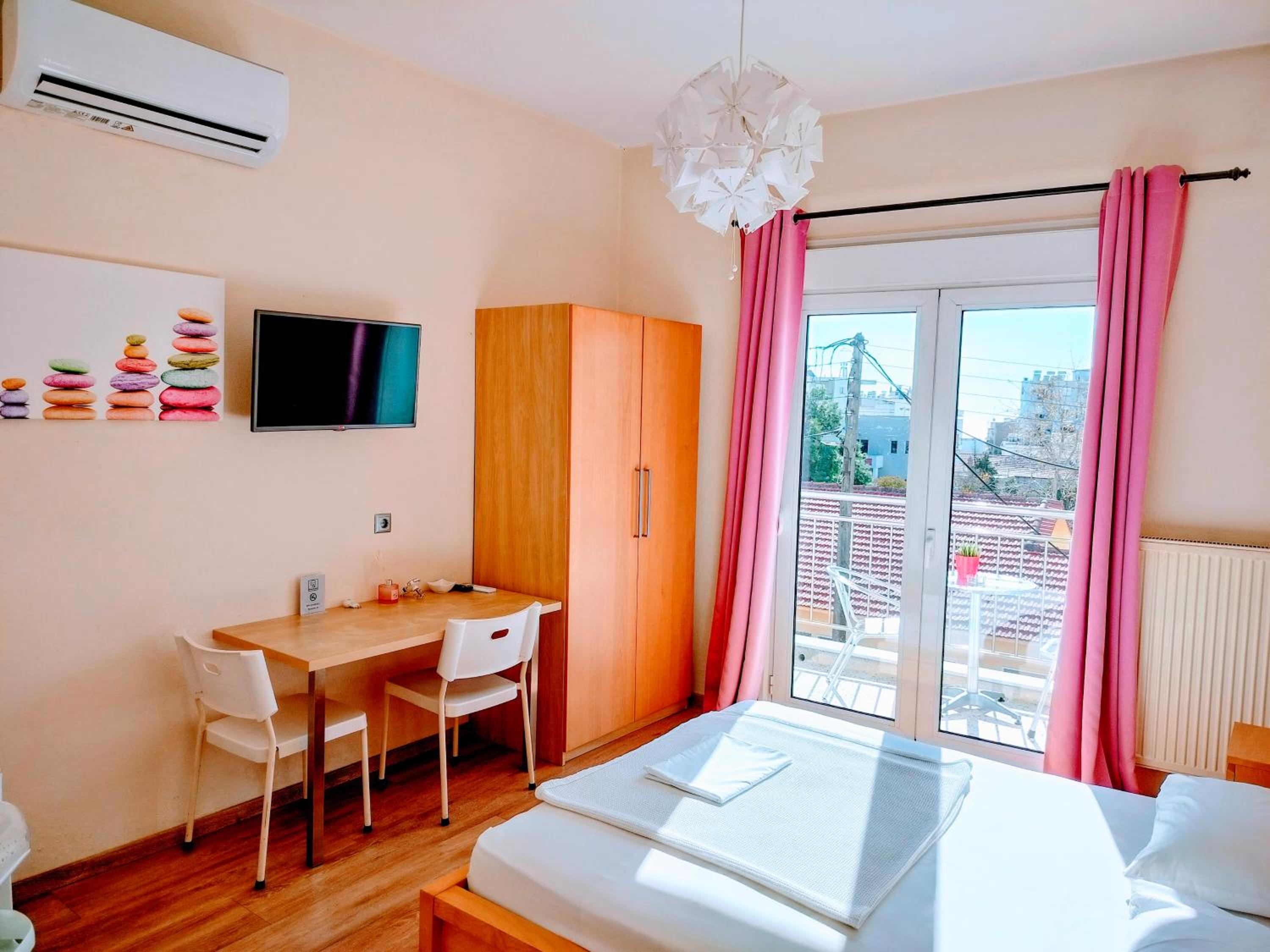Double Room with Balcony and View - Photo 1