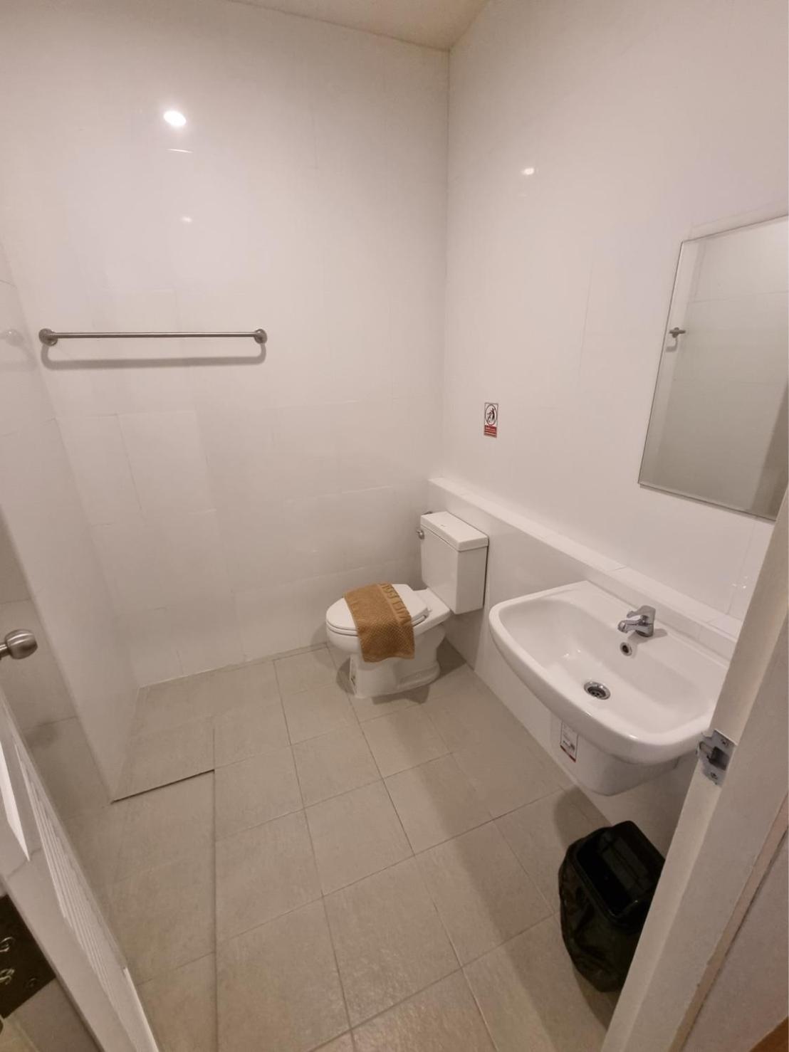 Standard King Room photo 3