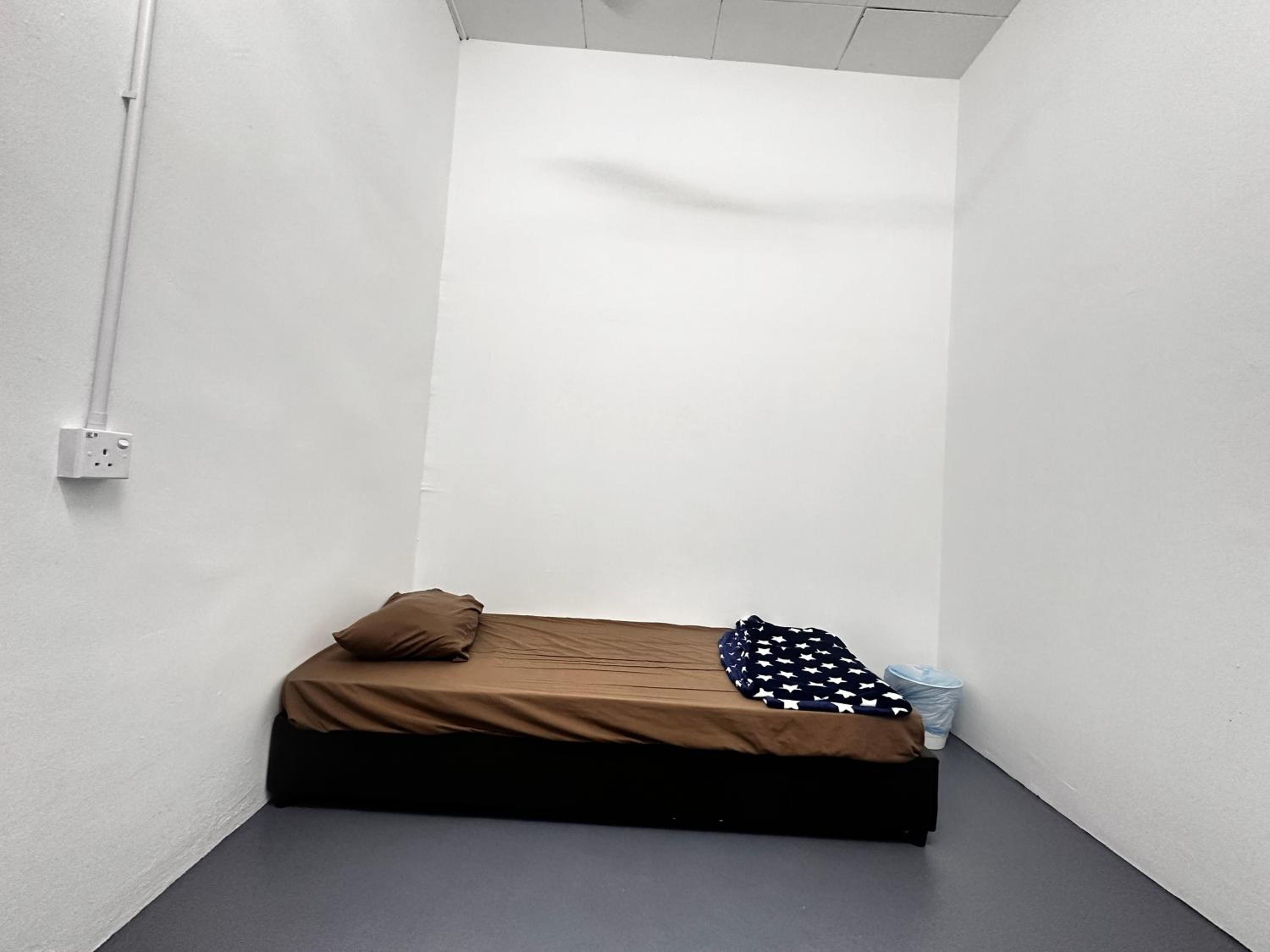 Single Room with Shared Bathroom photo 1
